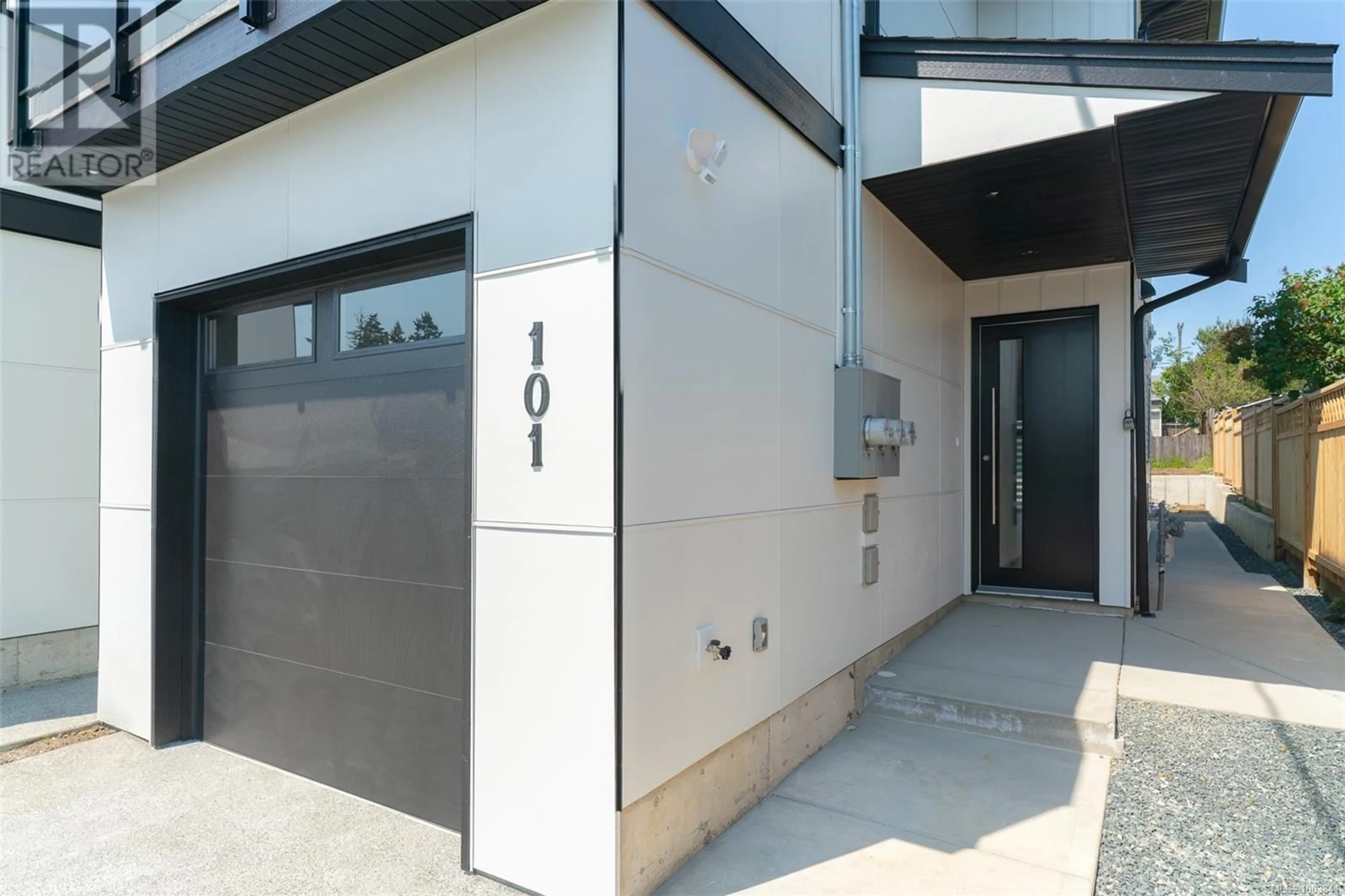 Unknown for 101 - 608 SANDY COURT, Nanaimo British Columbia V9R1M1
