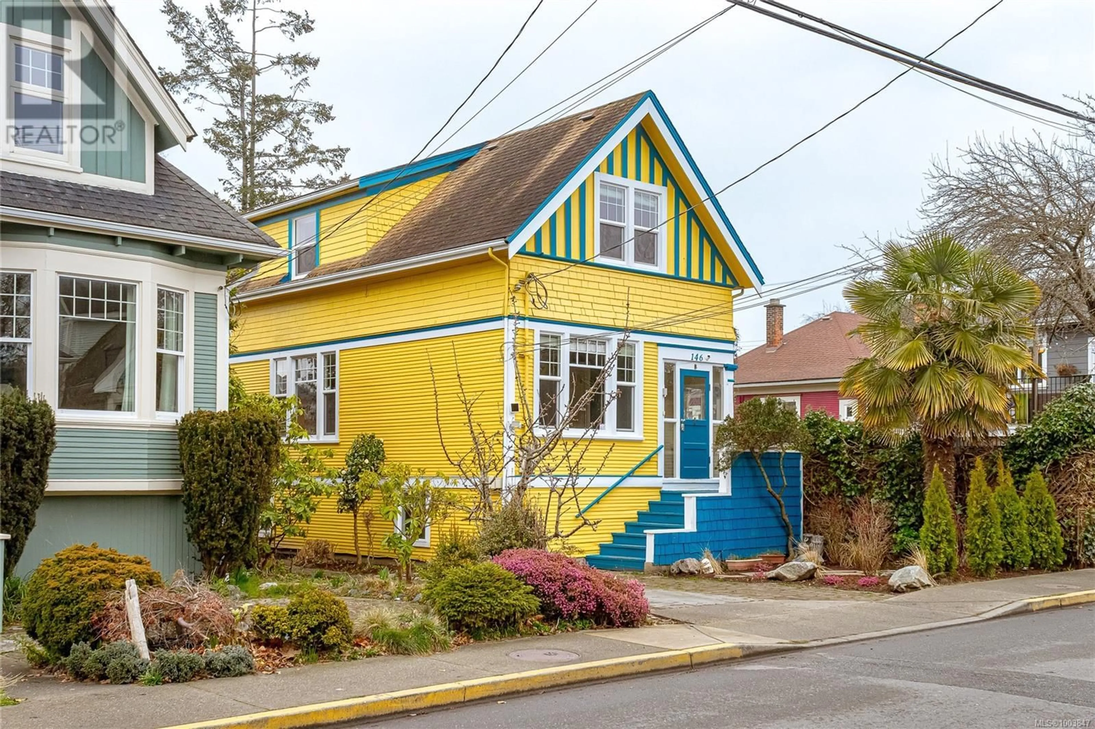 Home with vinyl exterior material, street for 146 SIMCOE STREET, Victoria British Columbia V8V1K4
