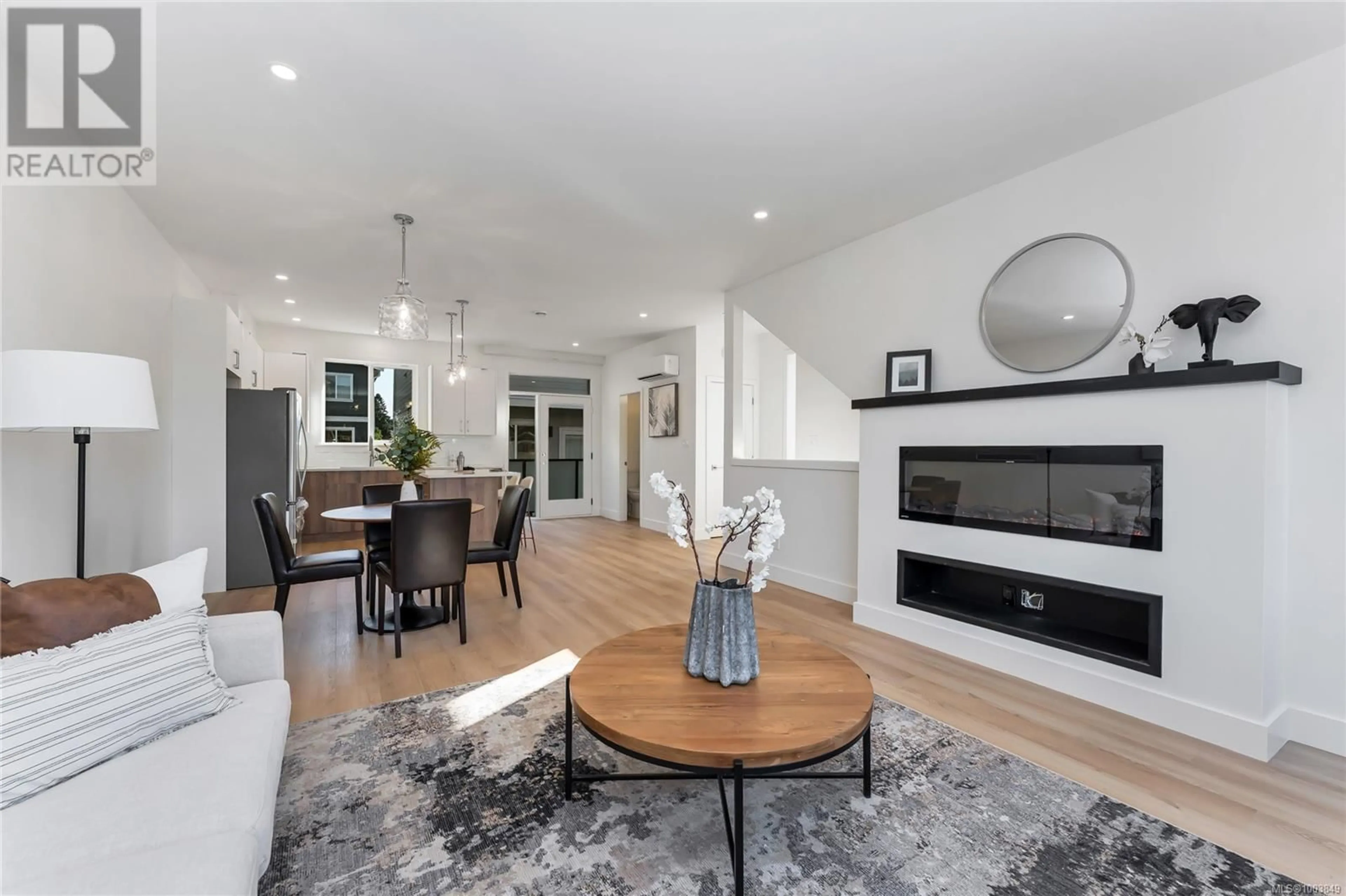 Living room with furniture, unknown for 909 VINE COURT, Langford British Columbia V9C2V8