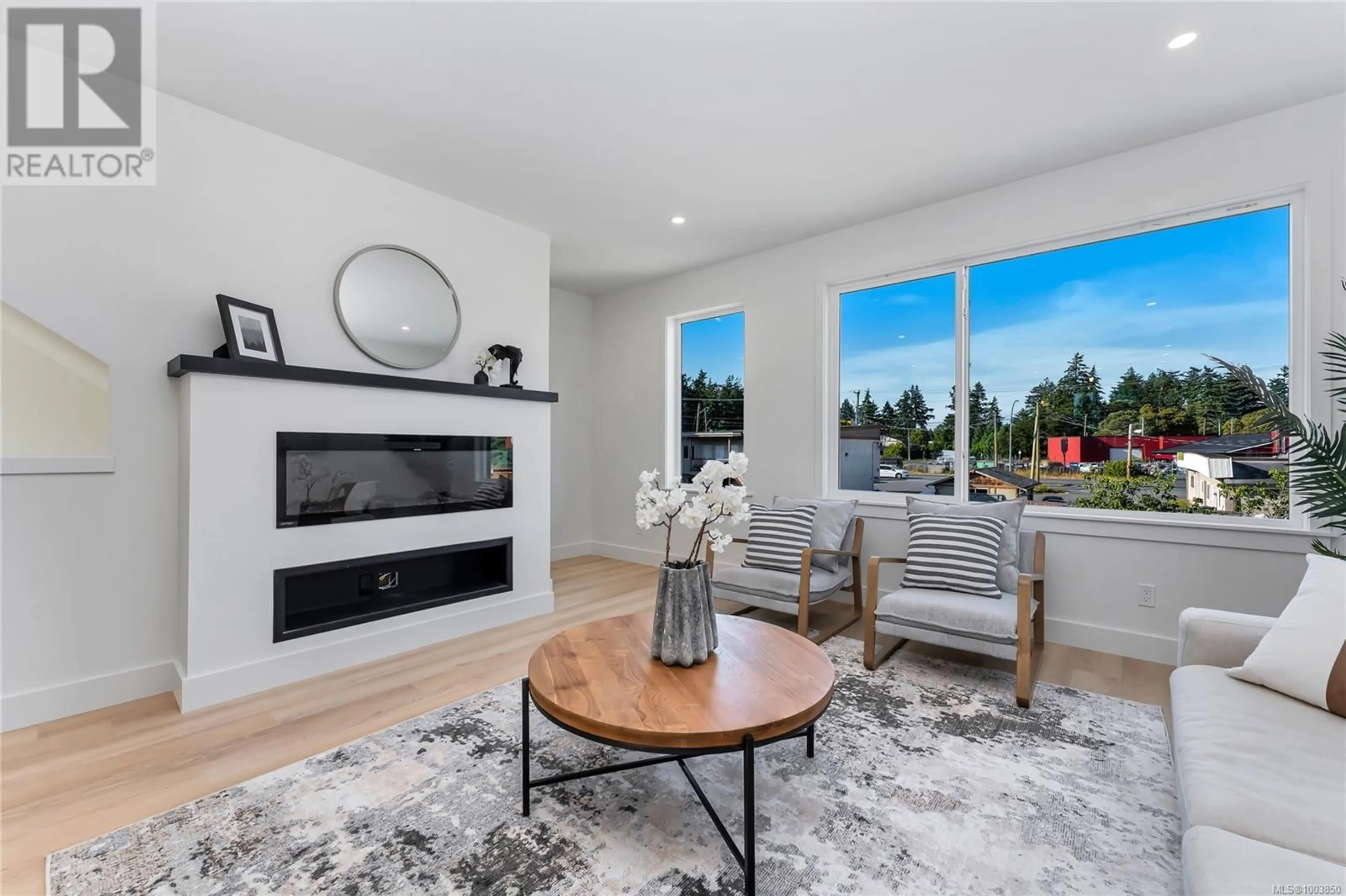 Living room with furniture, unknown for 907 VINE COURT, Langford British Columbia V9C2V8