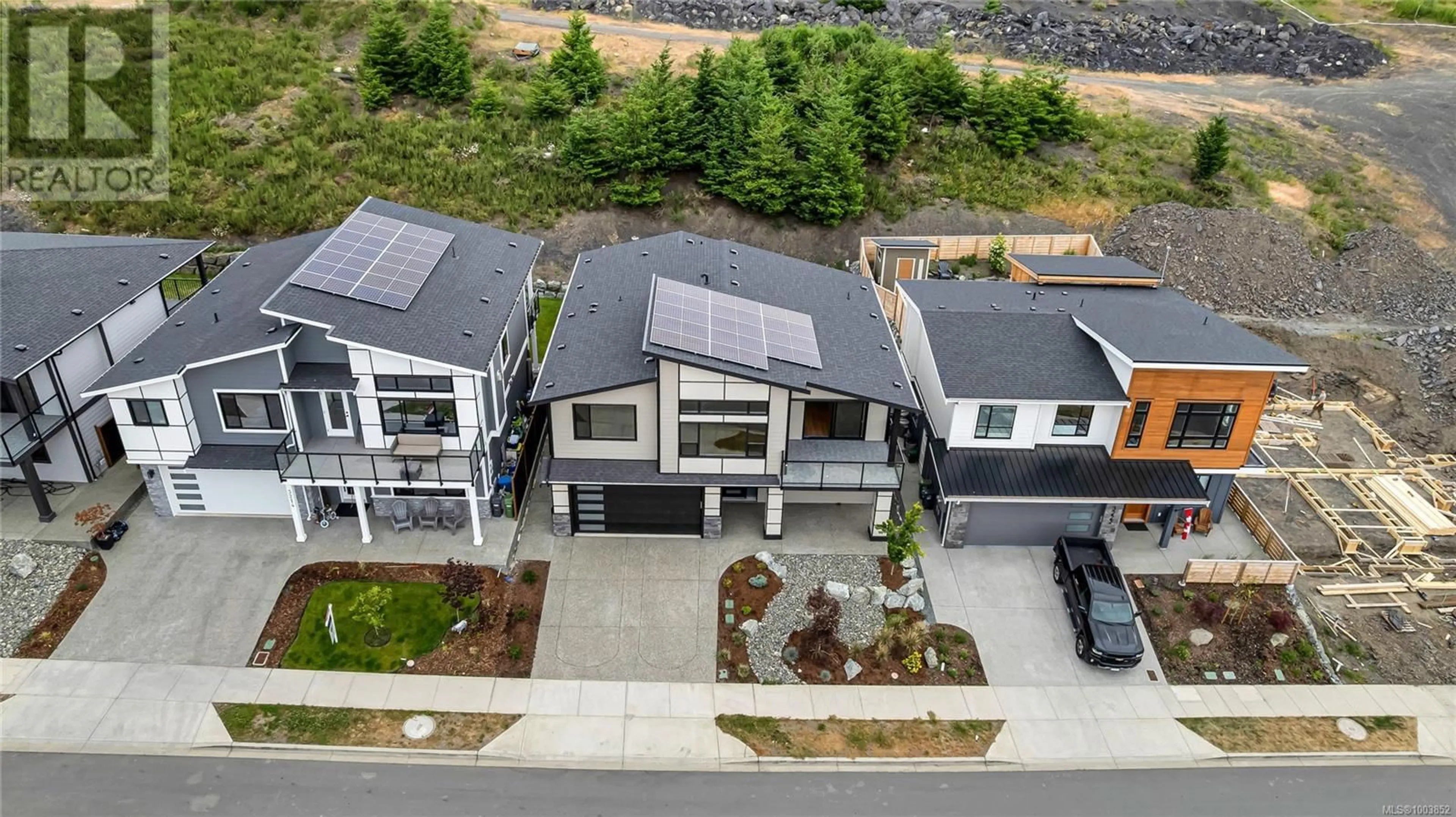 A pic from outside/outdoor area/front of a property/back of a property/a pic from drone, street for 3218 WOODRUSH DRIVE, Duncan British Columbia V9L0J9