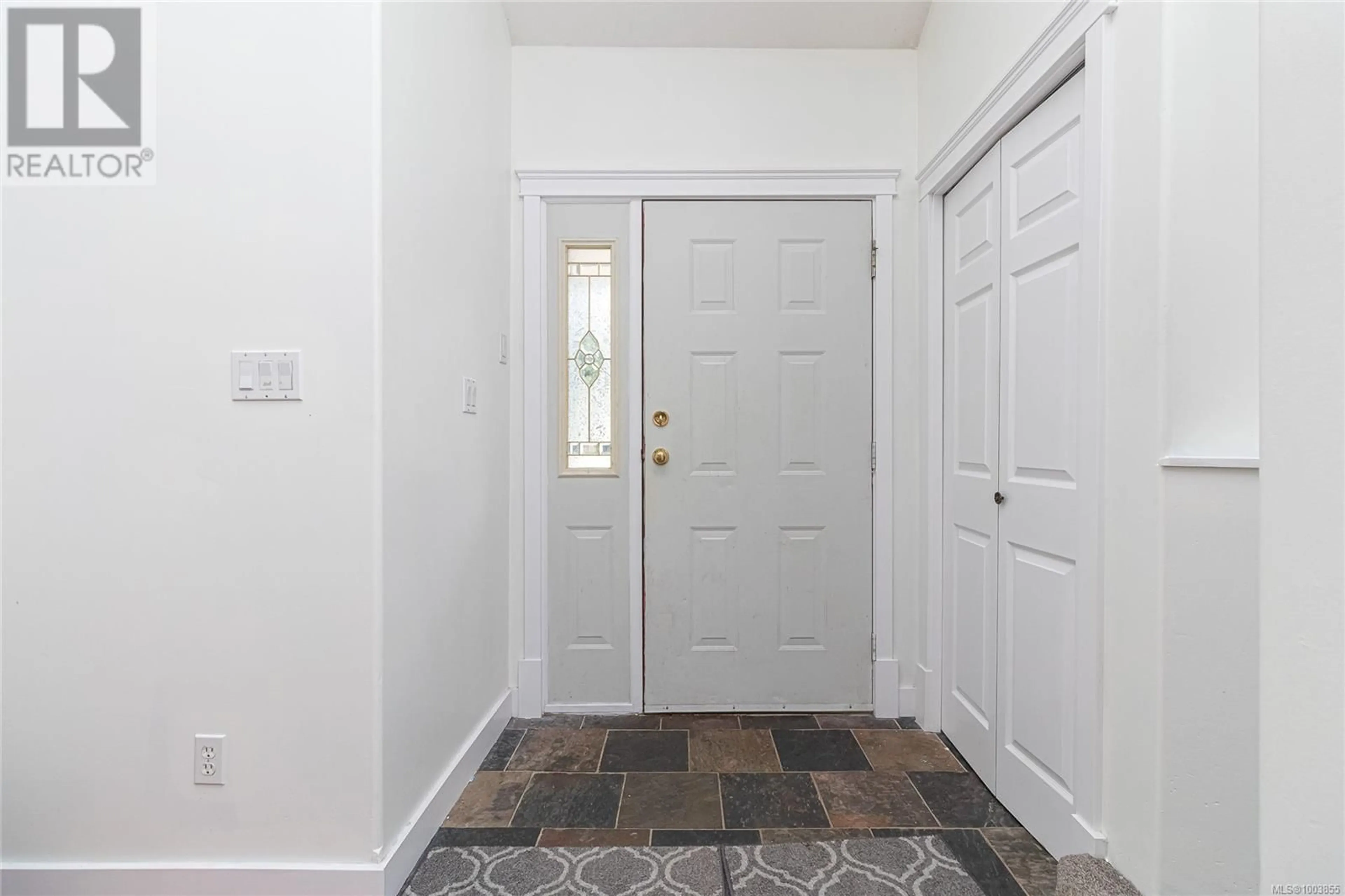 Indoor entryway for 2466 GALLAND AVENUE, Shawnigan Lake British Columbia V0R2W0