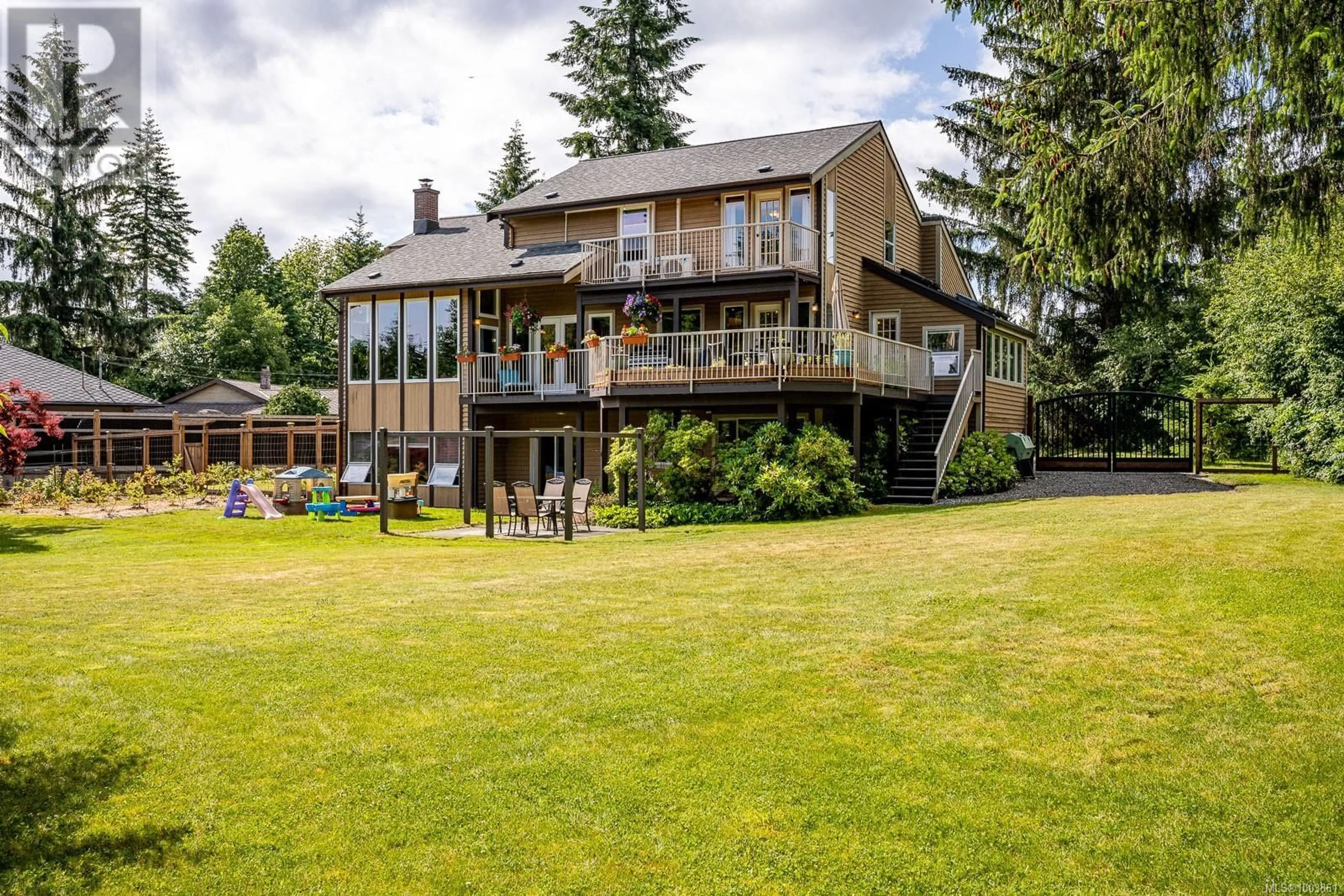 A pic from outside/outdoor area/front of a property/back of a property/a pic from drone, unknown for 3846 ASMAN TURN ROAD, Campbell River British Columbia V9H1J2