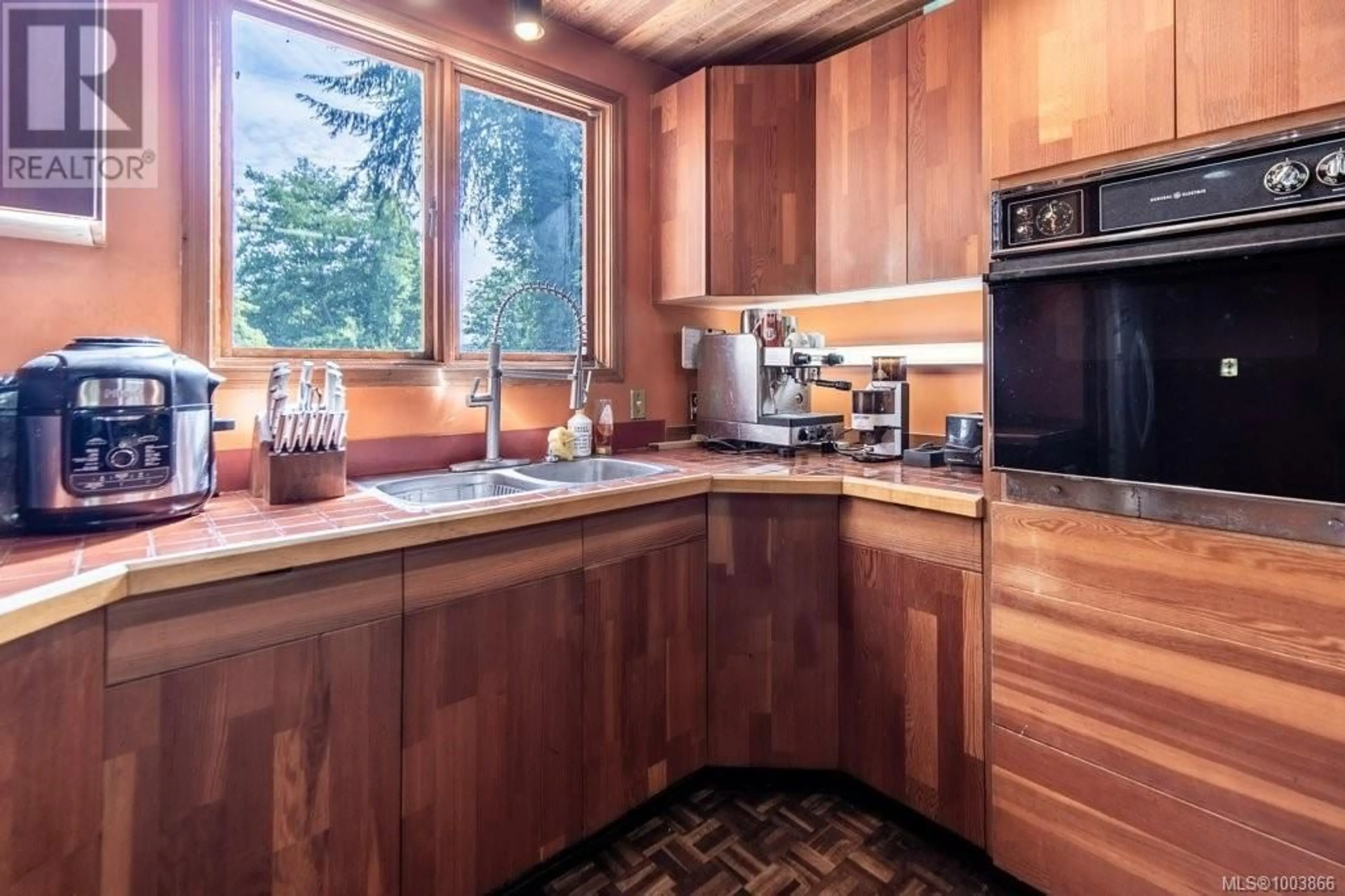 Standard kitchen, unknown for 7025 WRIGHT ROAD, Sooke British Columbia V9Z1M5