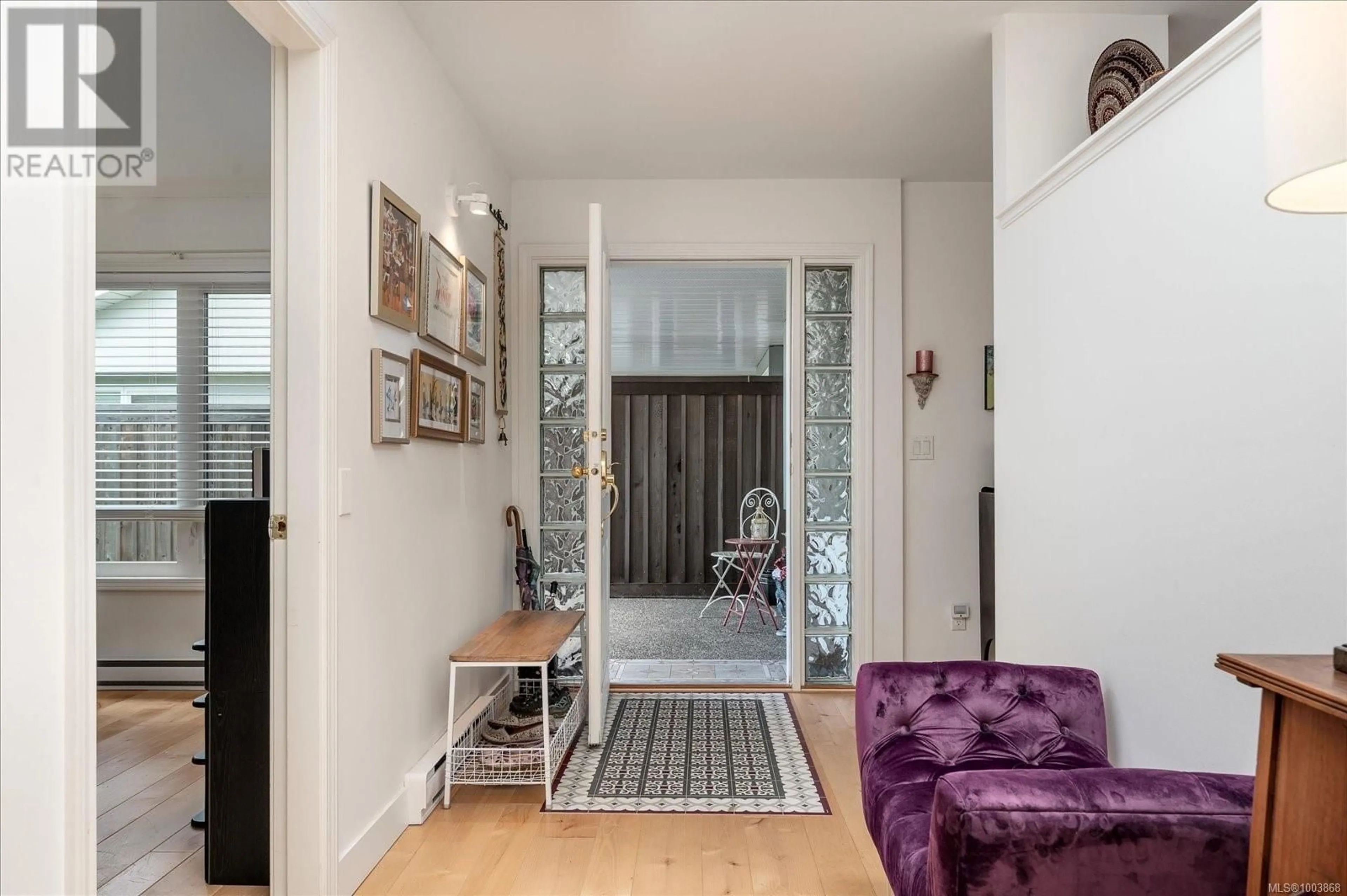 Indoor entryway for 7 - 639 ARBUTUS STREET, Qualicum Beach British Columbia V9K1P4
