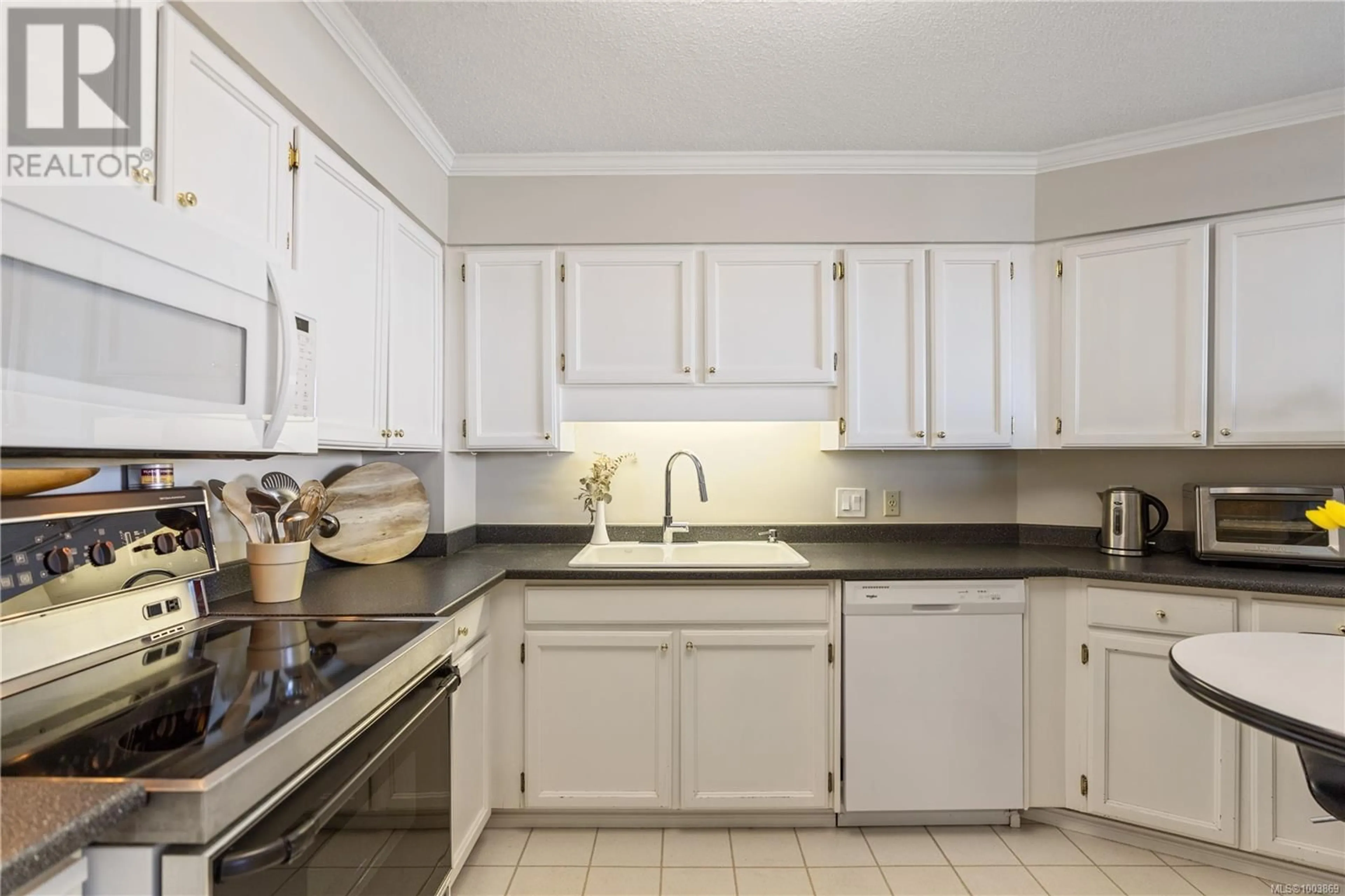 Standard kitchen, ceramic/tile floor for 905 - 225 BELLEVILLE STREET, Victoria British Columbia V8V4T9