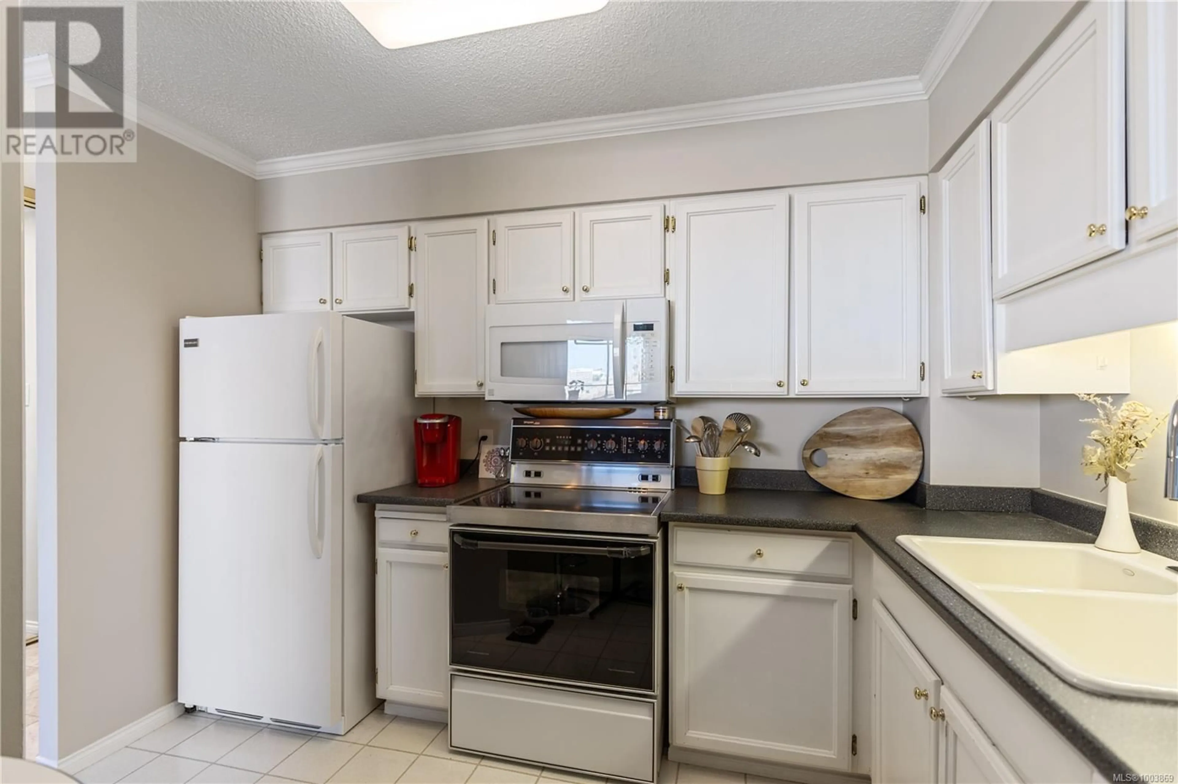 Standard kitchen, unknown for 905 - 225 BELLEVILLE STREET, Victoria British Columbia V8V4T9