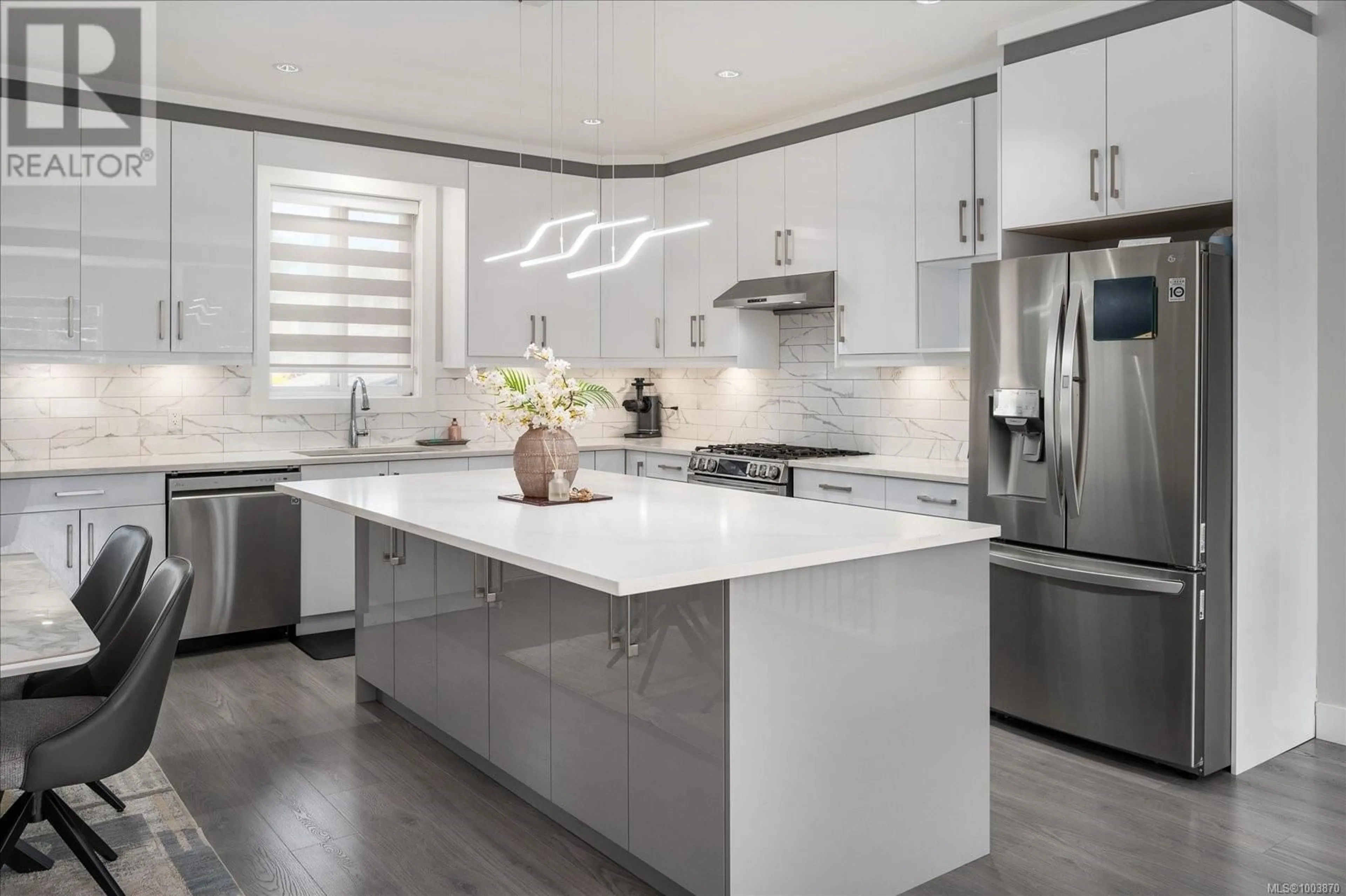 Contemporary kitchen, unknown for 4168 UPLANDS DRIVE, Nanaimo British Columbia V9T5K5