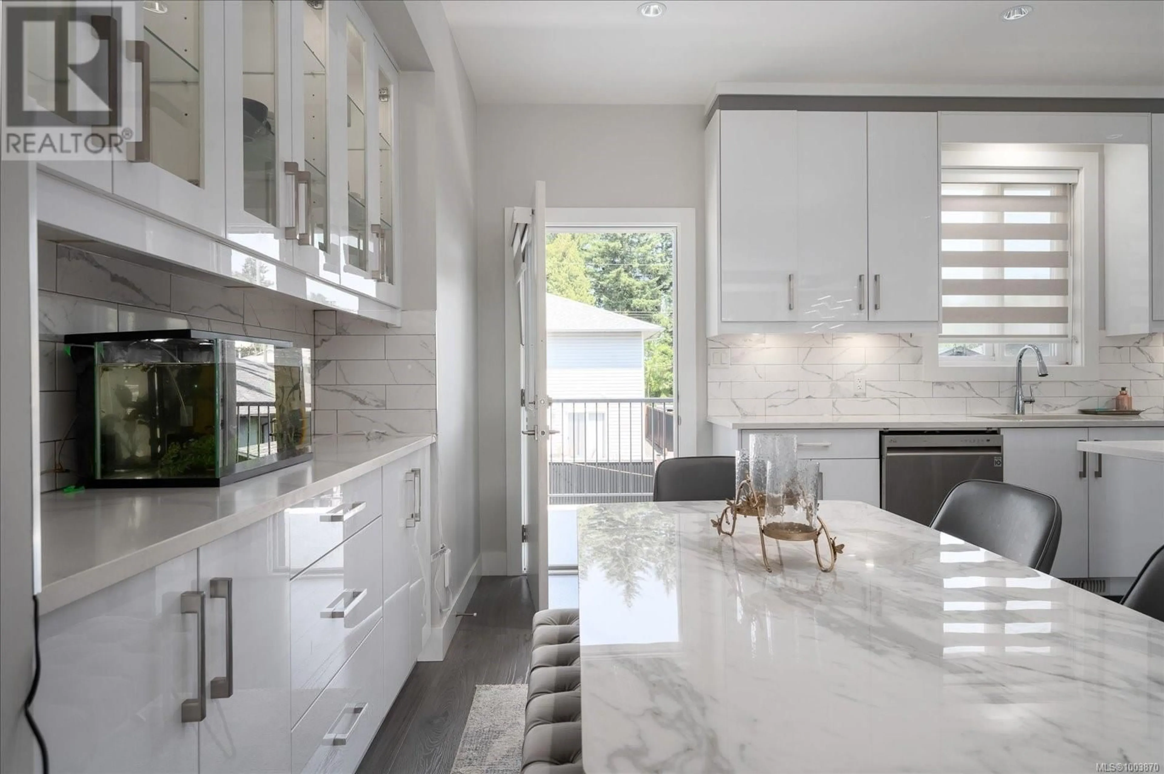 Contemporary kitchen, ceramic/tile floor for 4168 UPLANDS DRIVE, Nanaimo British Columbia V9T5K5
