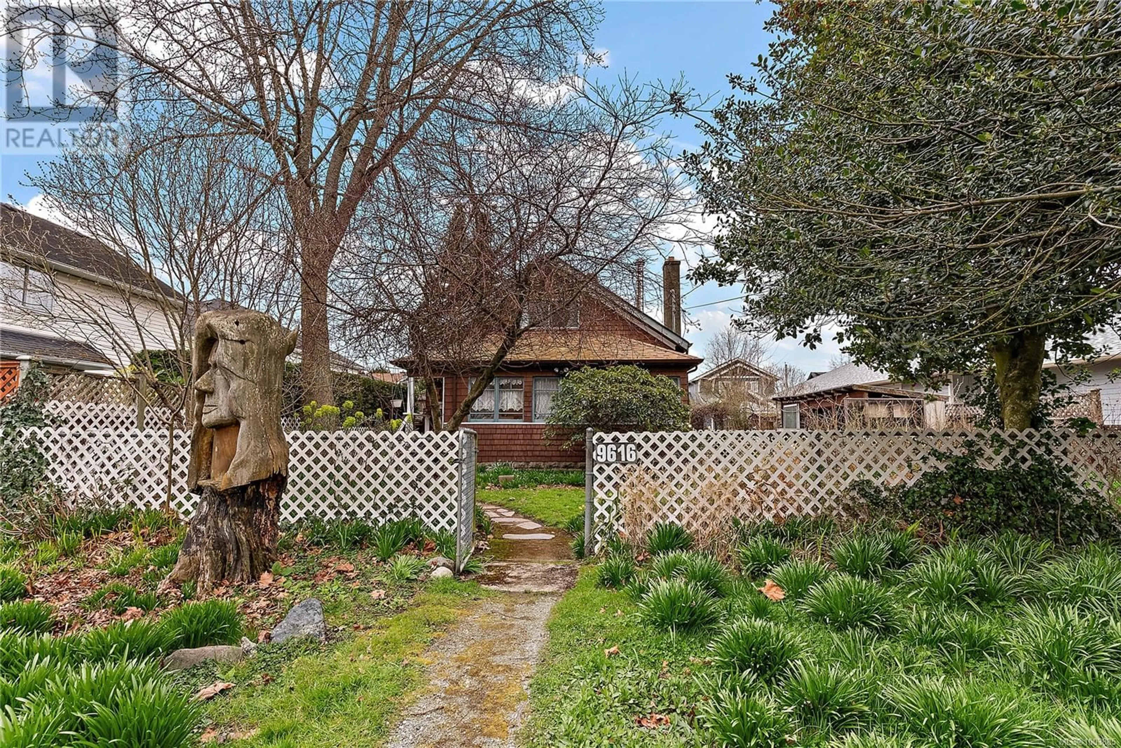 A pic from outside/outdoor area/front of a property/back of a property/a pic from drone, street for 9616 SIXTH STREET, Sidney British Columbia V8L2W2