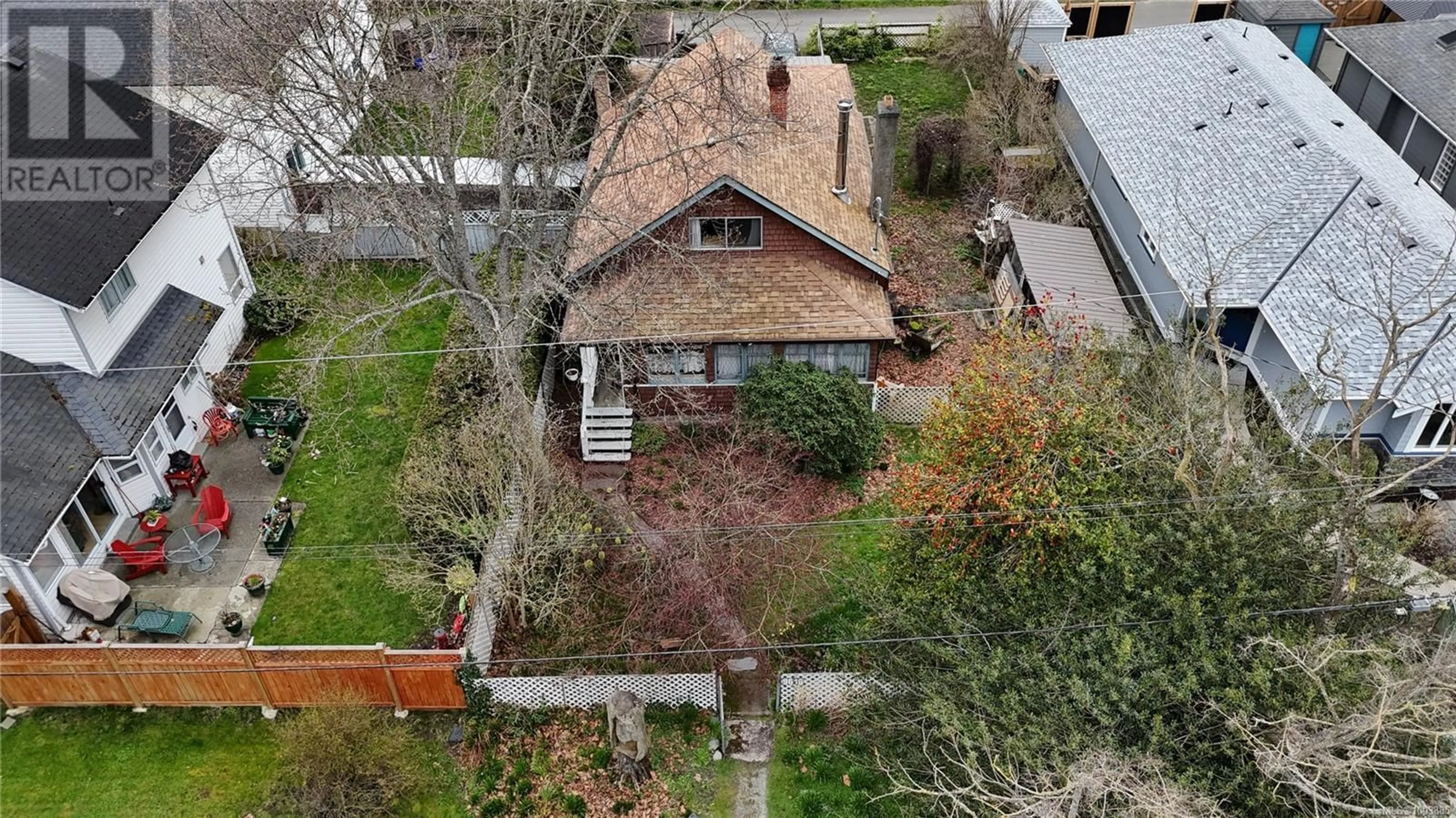 A pic from outside/outdoor area/front of a property/back of a property/a pic from drone, city buildings view from balcony for 9616 SIXTH STREET, Sidney British Columbia V8L2W2