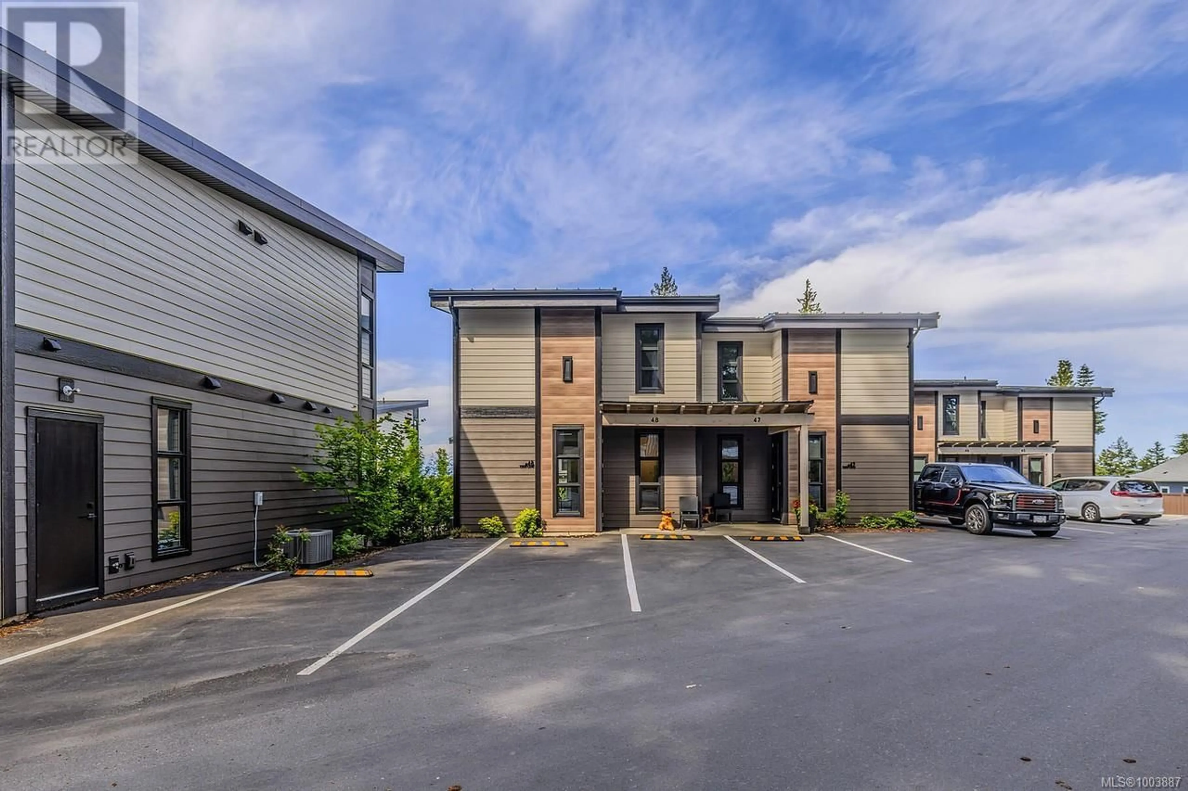 A pic from outside/outdoor area/front of a property/back of a property/a pic from drone, unknown for 48 - 1175 RESORT DRIVE, Parksville British Columbia V9P2E3