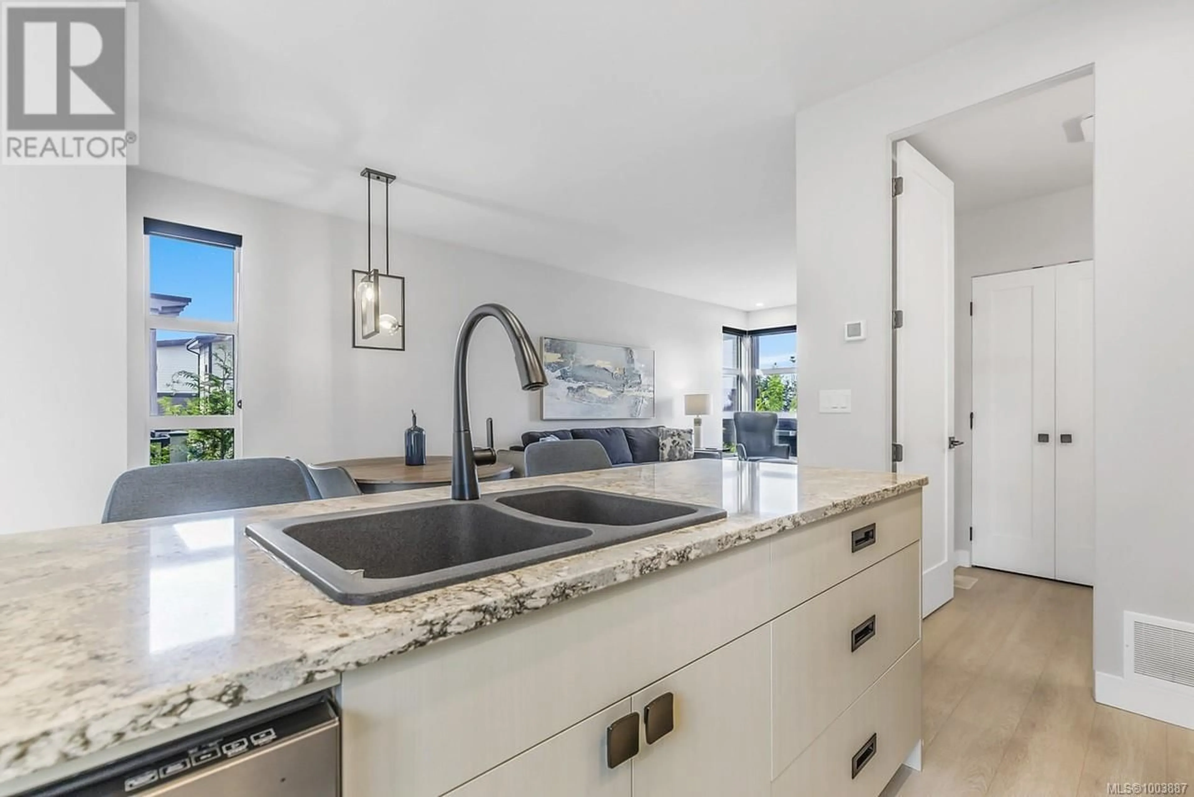 Open concept kitchen, ceramic/tile floor for 48 - 1175 RESORT DRIVE, Parksville British Columbia V9P2E3