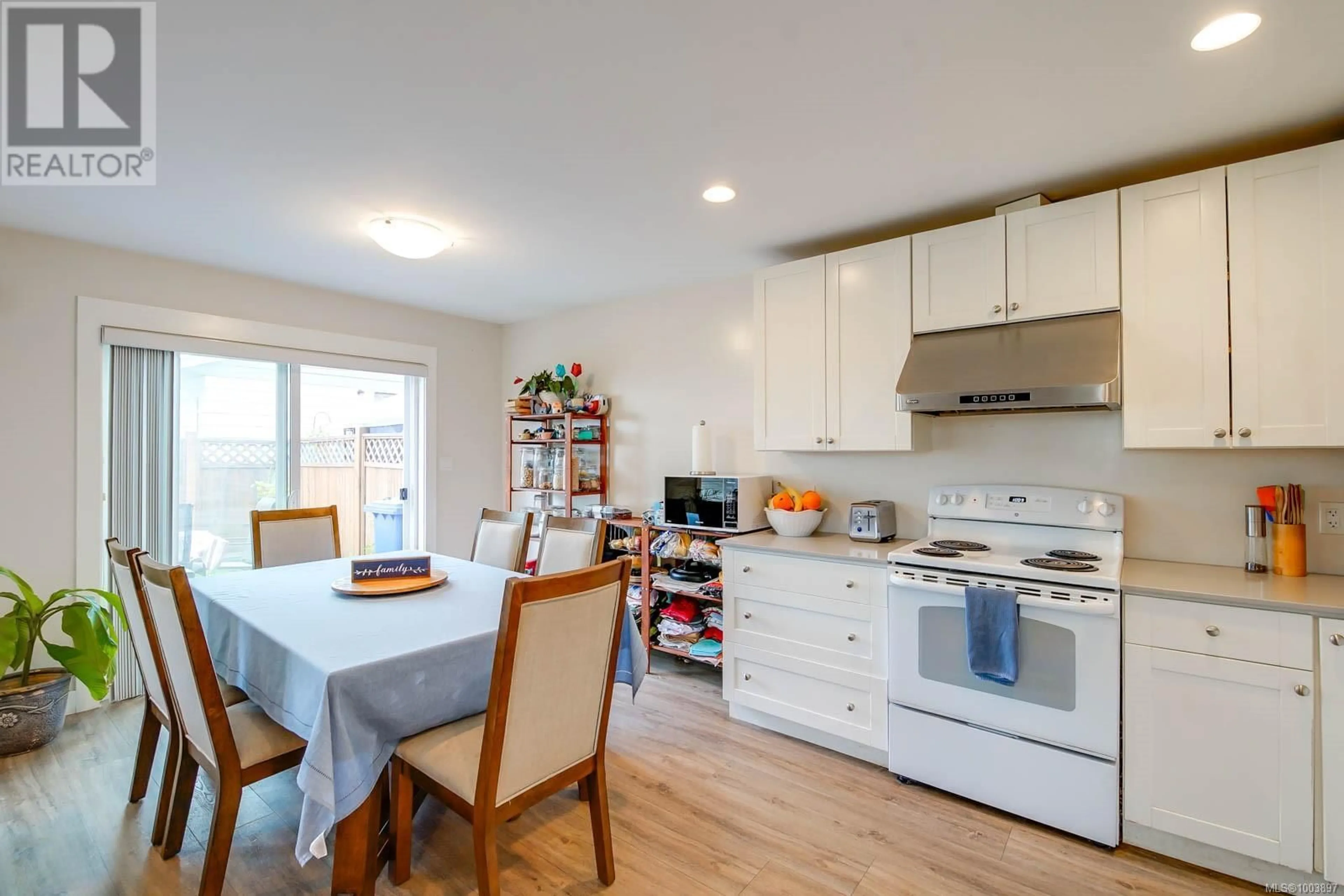 Open concept kitchen, wood/laminate floor for 1 - 2702 ANDERSON AVENUE, Port Alberni British Columbia V9Y2V8