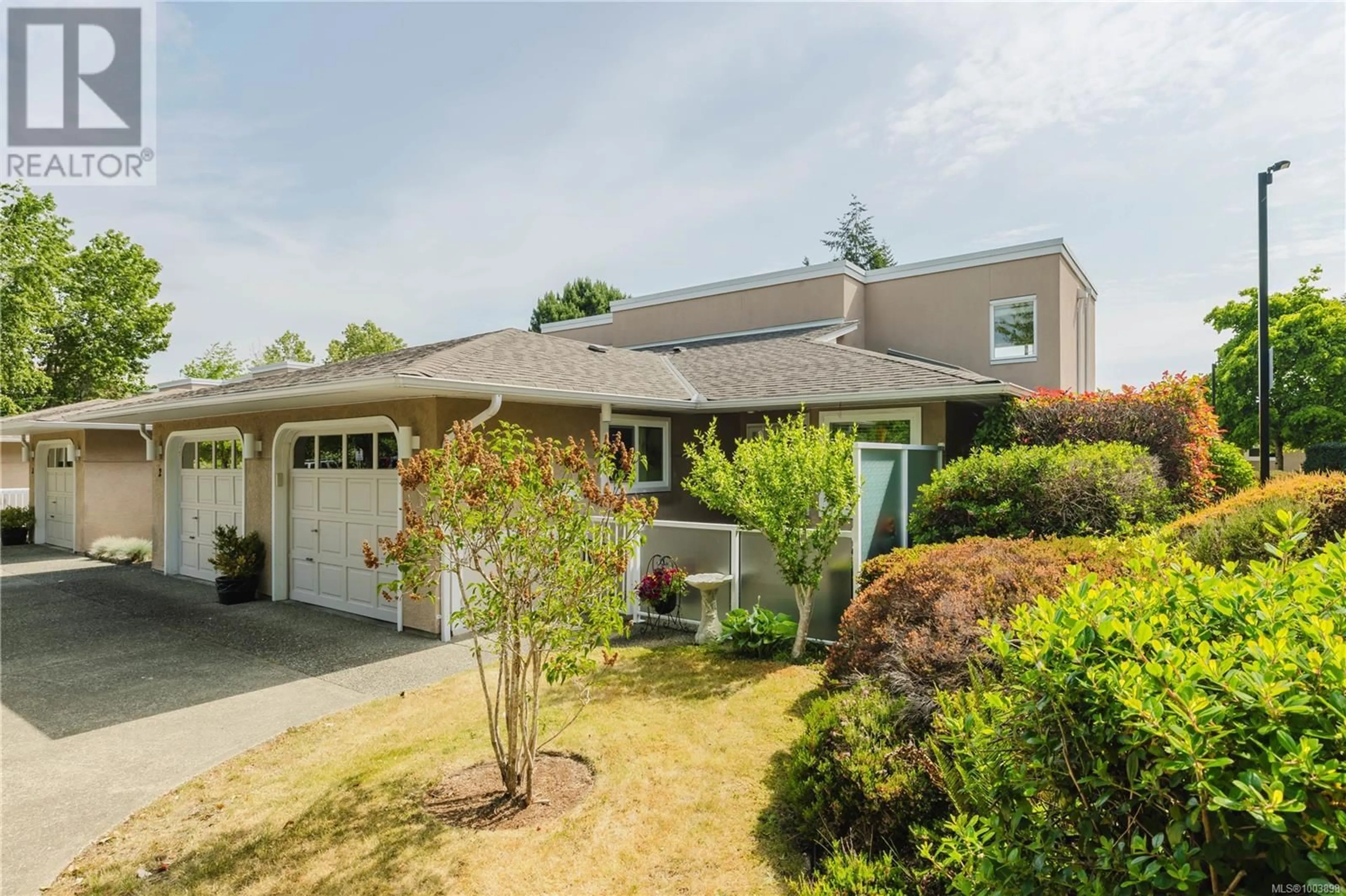 Home with vinyl exterior material, street for 1 - 3049 BRITTANY DRIVE, Colwood British Columbia V9B5P8