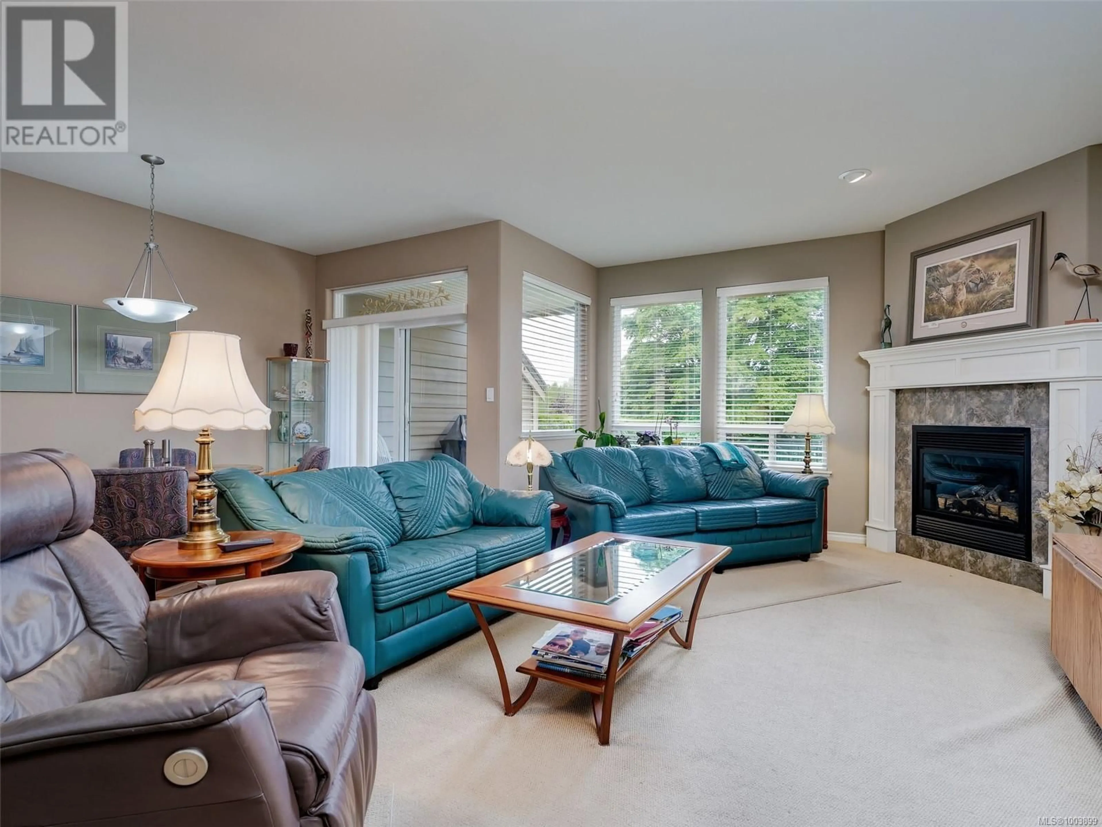 Living room with furniture, unknown for 35 - 912 BRULETTE PLACE, Mill Bay British Columbia V0R2P2
