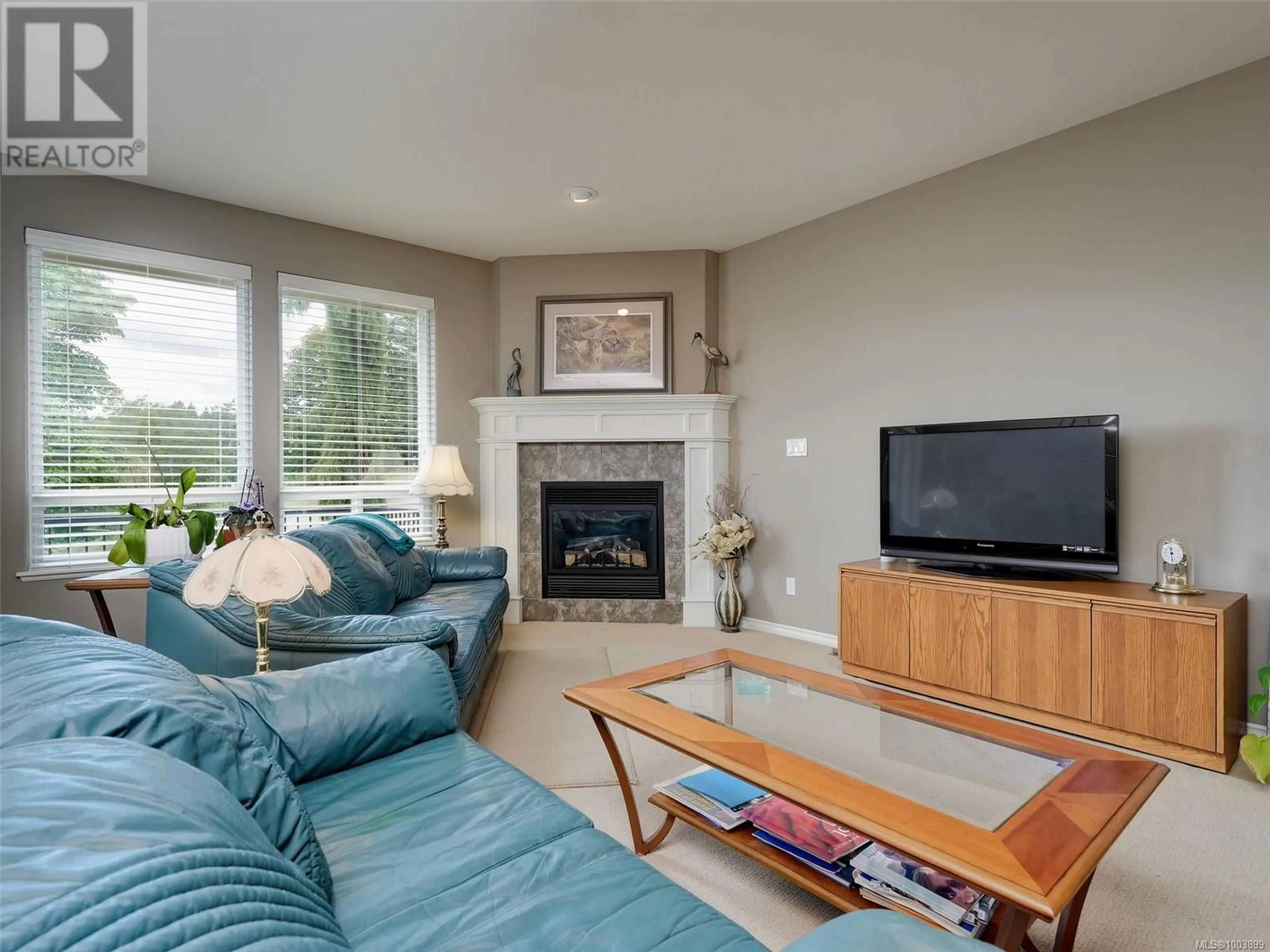 Living room with furniture, unknown for 35 - 912 BRULETTE PLACE, Mill Bay British Columbia V0R2P2