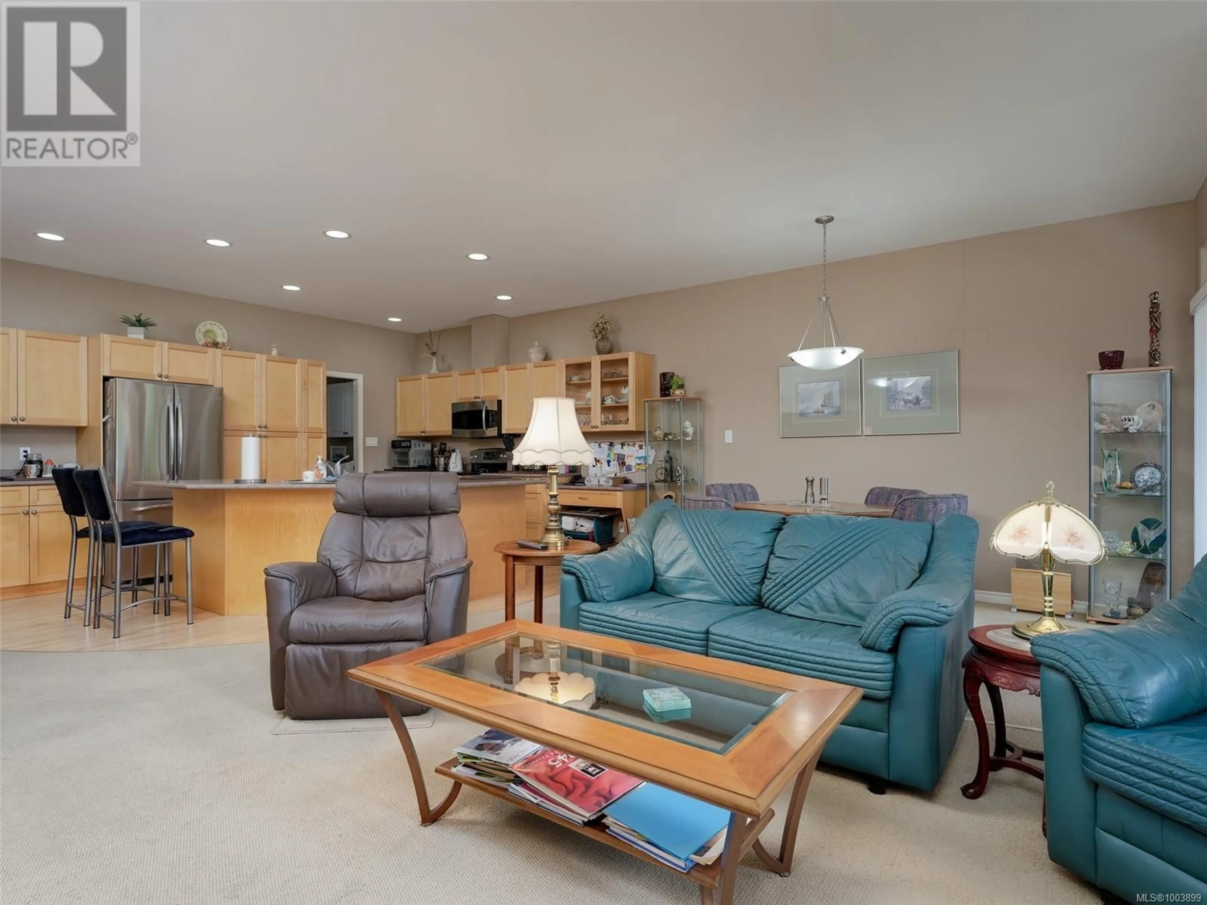 Living room with furniture, unknown for 35 - 912 BRULETTE PLACE, Mill Bay British Columbia V0R2P2