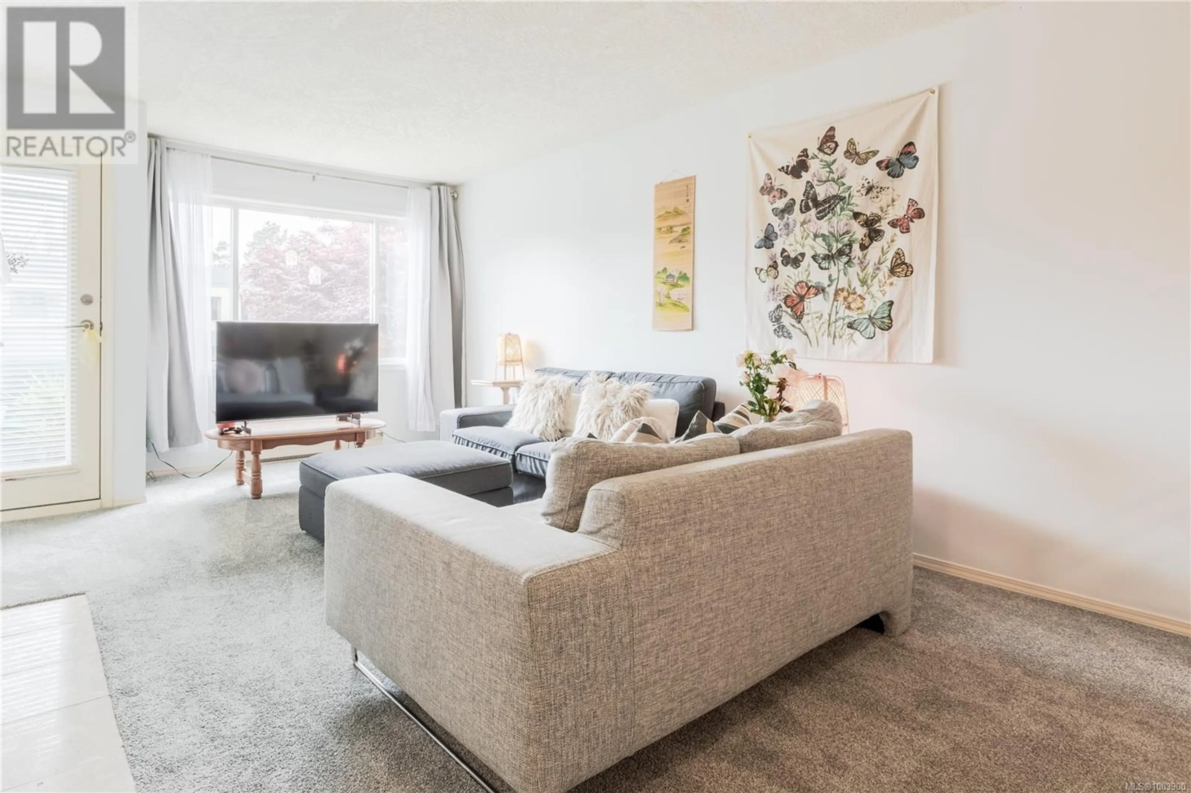 Living room with furniture, unknown for 203 - 3931 SHELBOURNE STREET, Saanich British Columbia V8P4H9