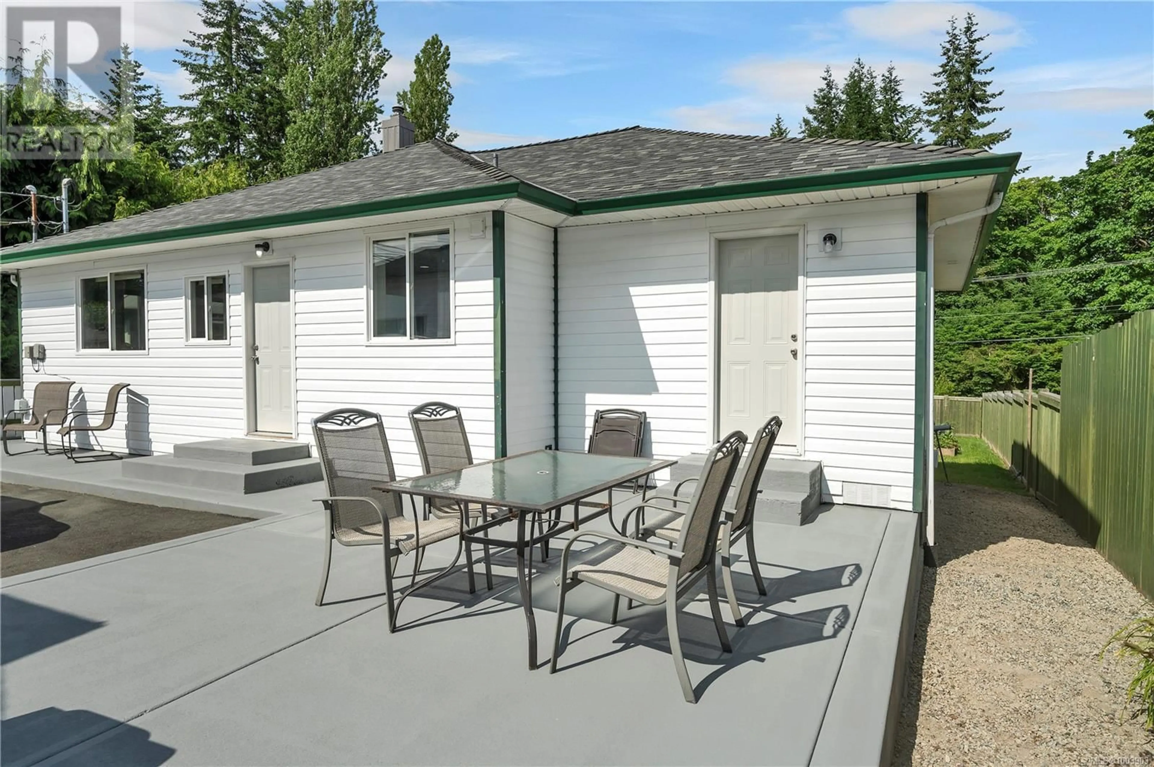 Patio, street for 760 EVERGREEN ROAD, Campbell River British Columbia V9W3R8