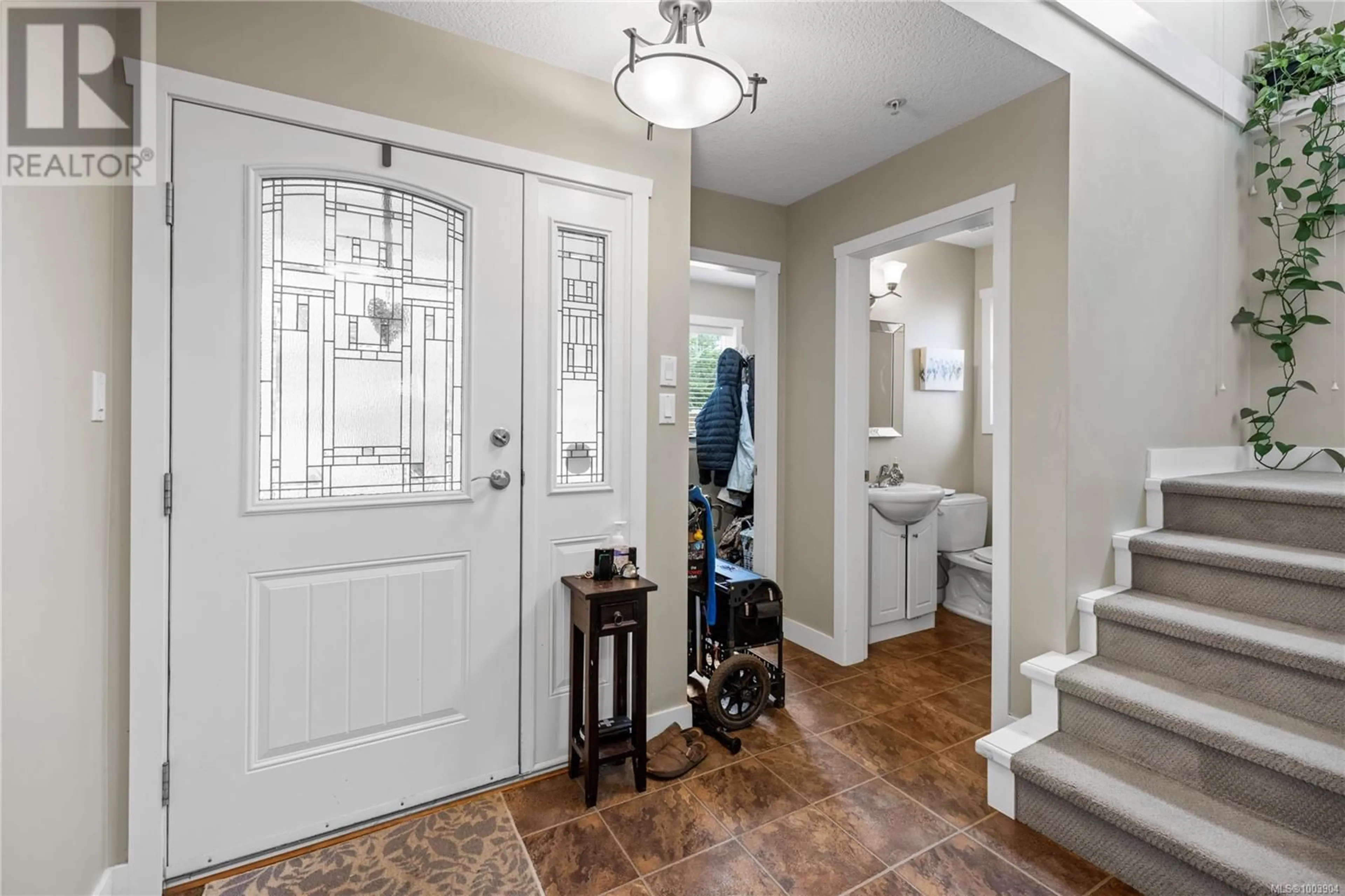 Indoor entryway for 512 GARDASAN WAY, Nanaimo British Columbia V9R6K8