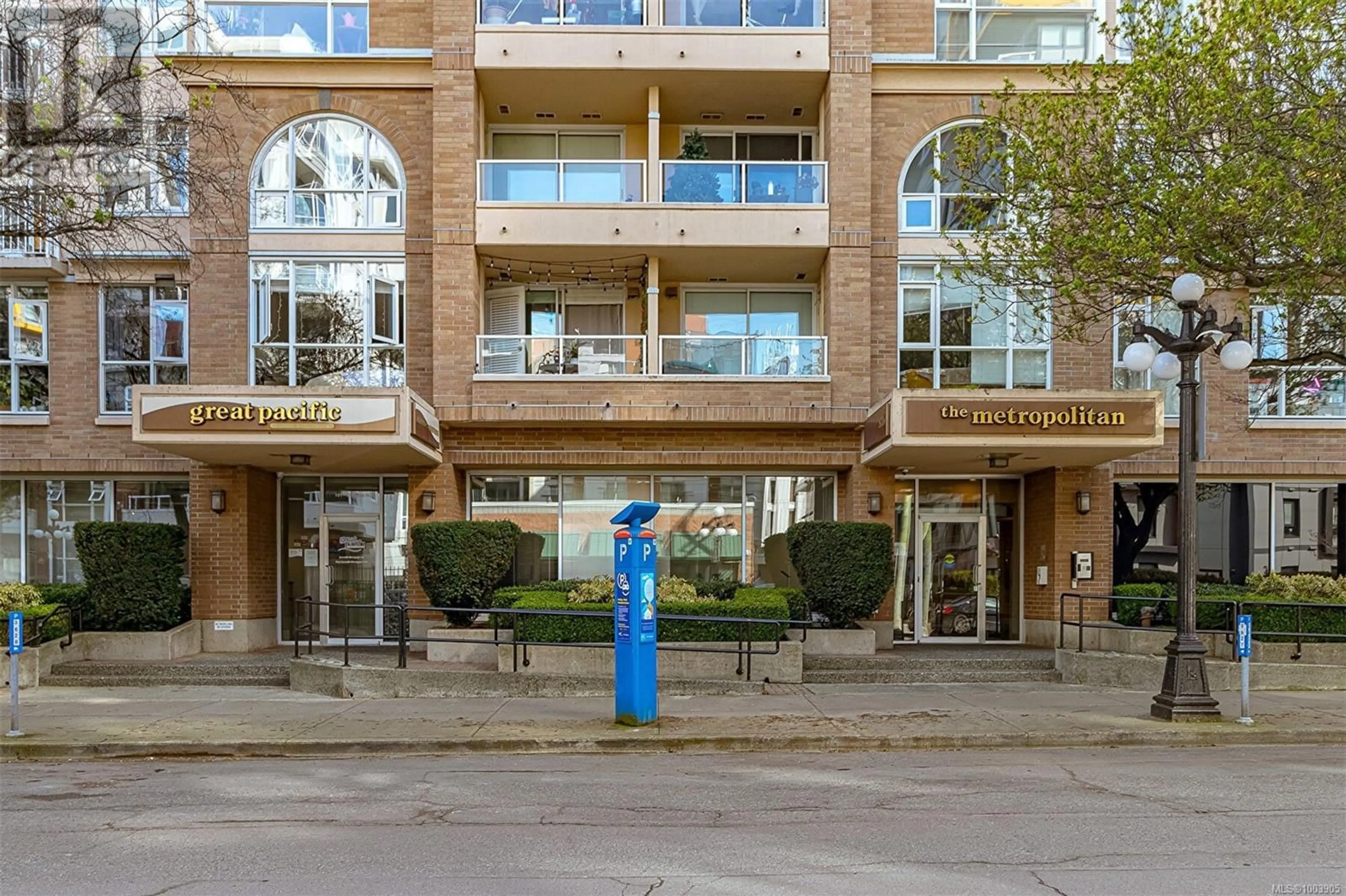 Indoor foyer for 1112 - 835 VIEW STREET, Victoria British Columbia V8W3W8