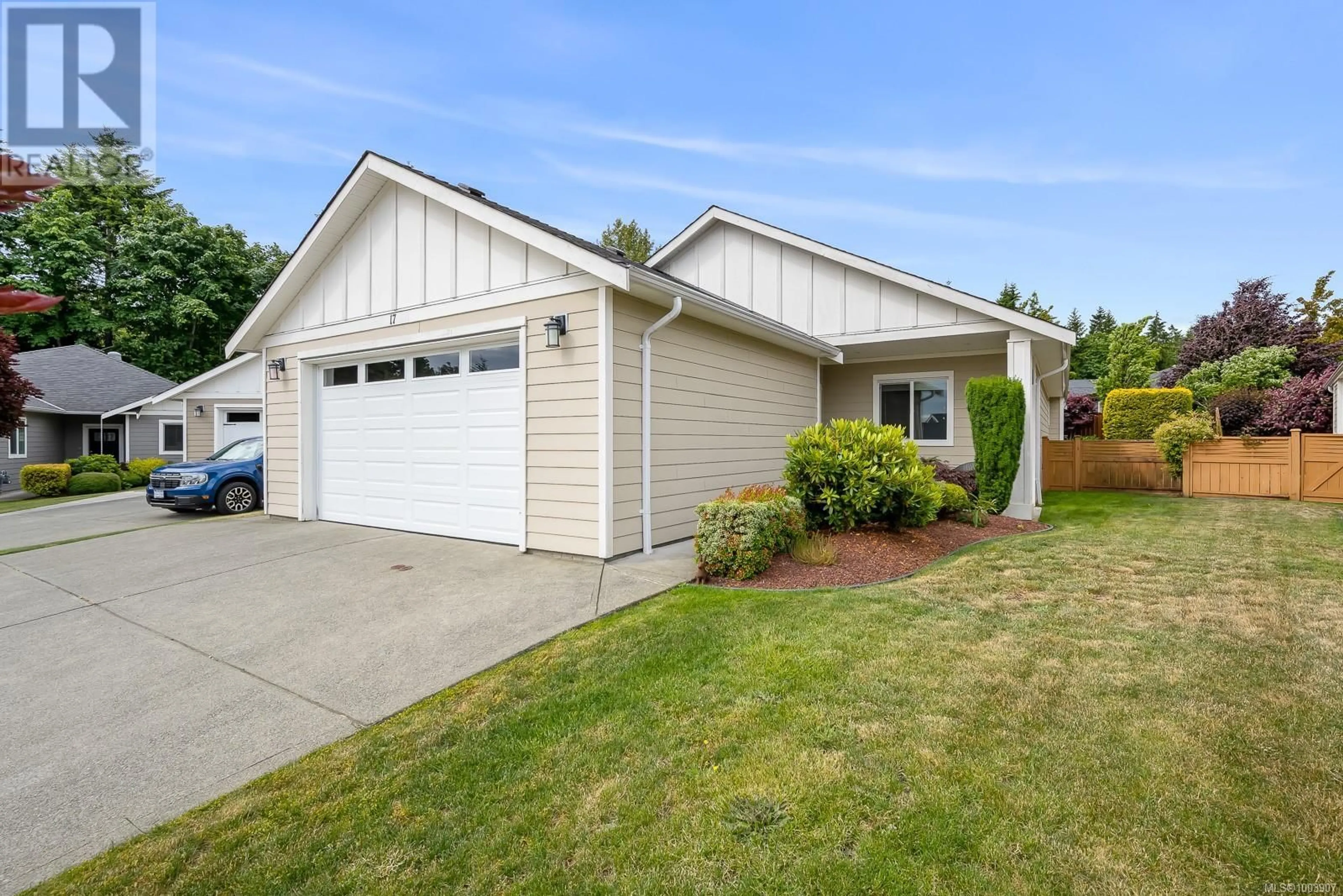 Home with vinyl exterior material, street for 17 - 3647 VERMONT PLACE, Campbell River British Columbia V9H0B9