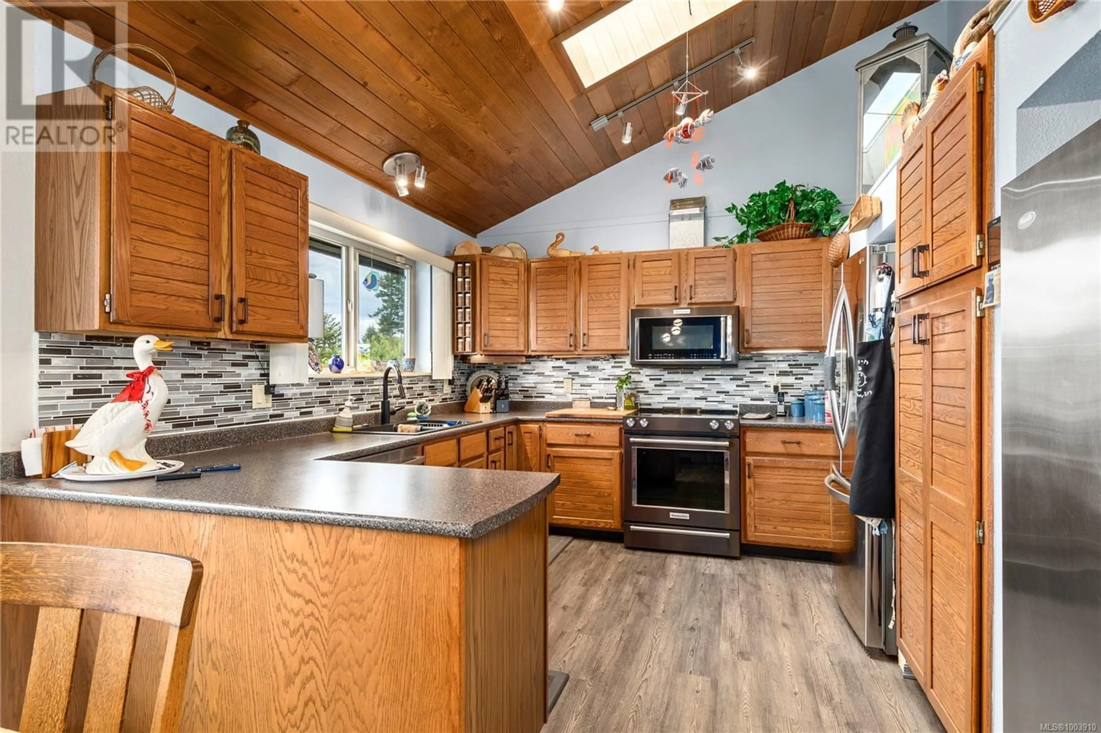 Open concept kitchen, unknown for 546 ALDER STREET SOUTH, Campbell River British Columbia V9W5Y3