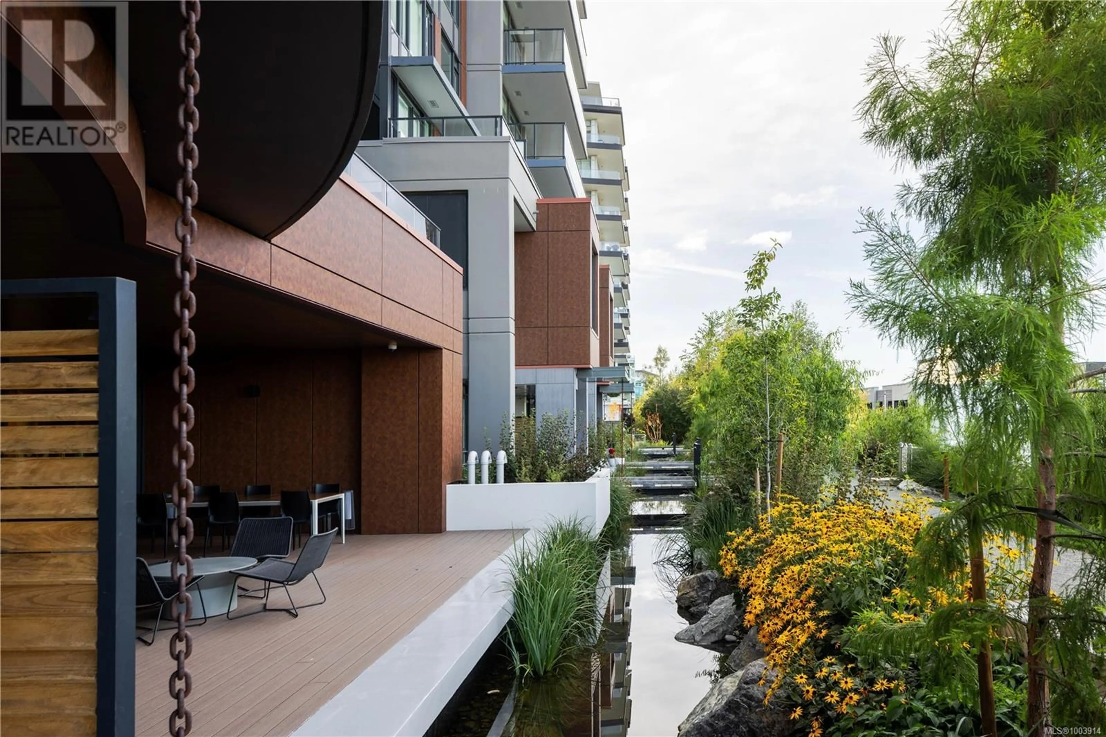 Patio, water/lake/river/ocean view for 104 - 363 TYEE ROAD, Victoria British Columbia V9A0B5