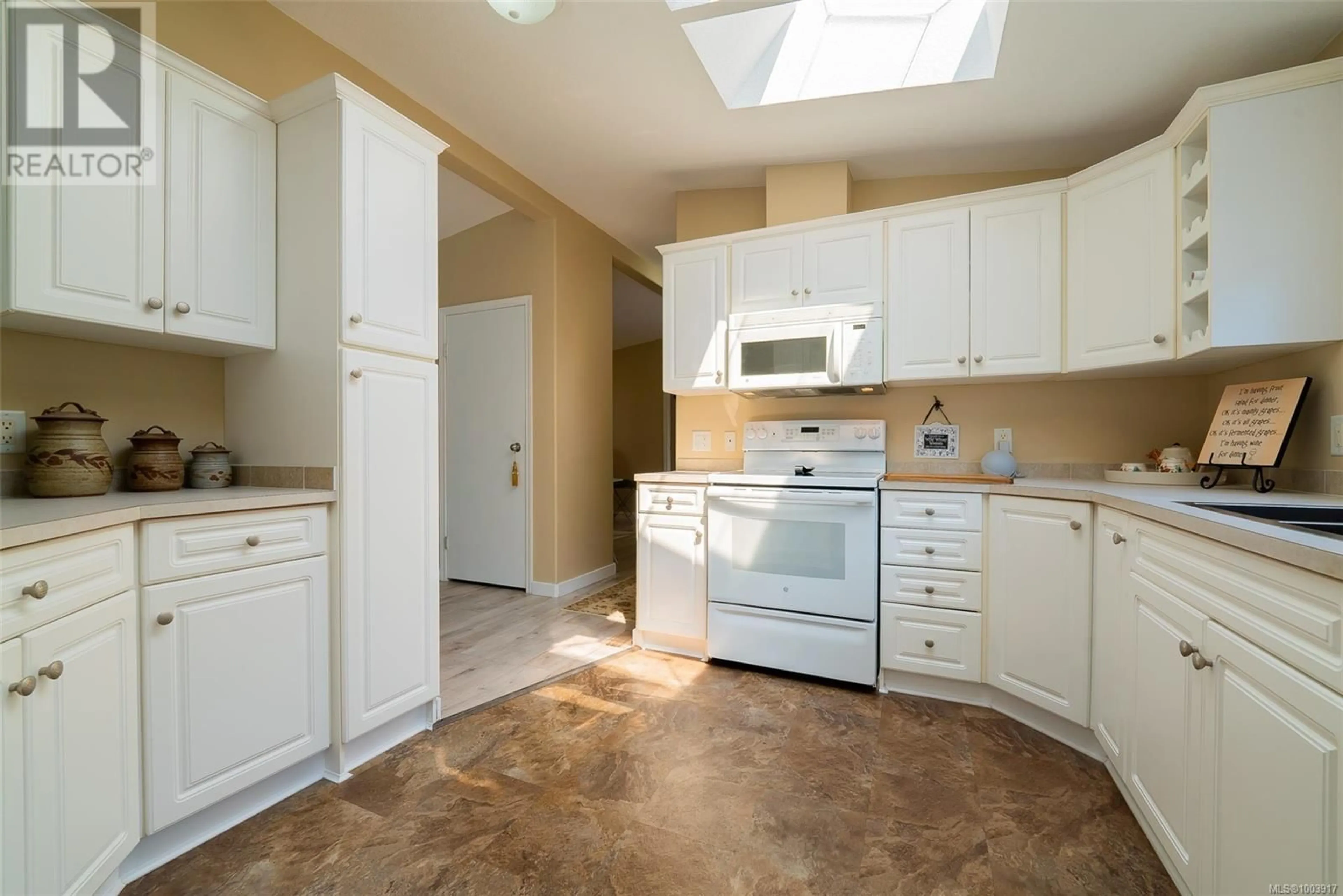 Standard kitchen, ceramic/tile floor for 87 - 1927 VALLEY OAK DRIVE, Nanaimo British Columbia V9R6N1