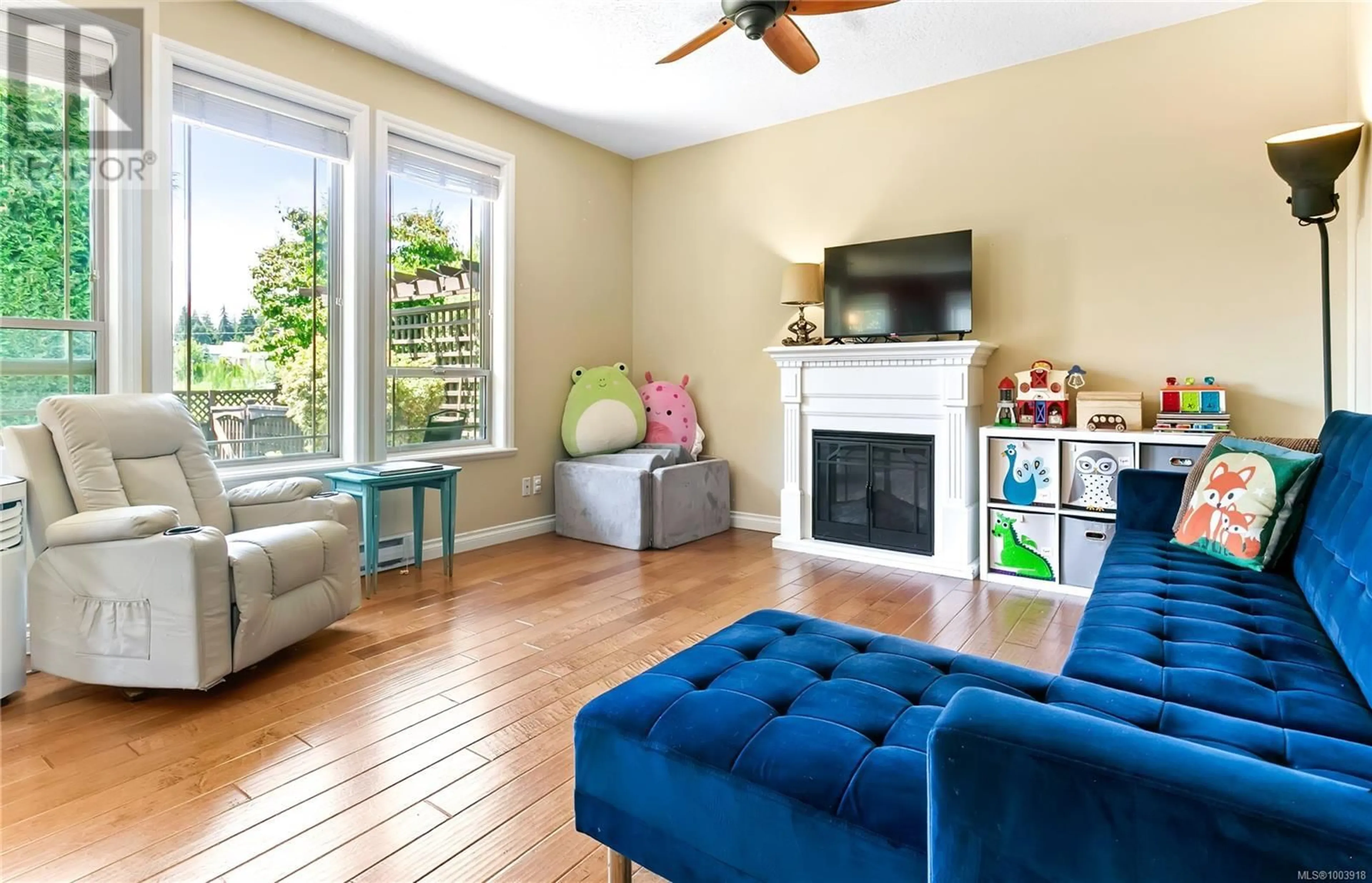 Living room with furniture, wood/laminate floor for 105 - 6591 ARRANWOOD DRIVE, Sooke British Columbia V9Z0W4