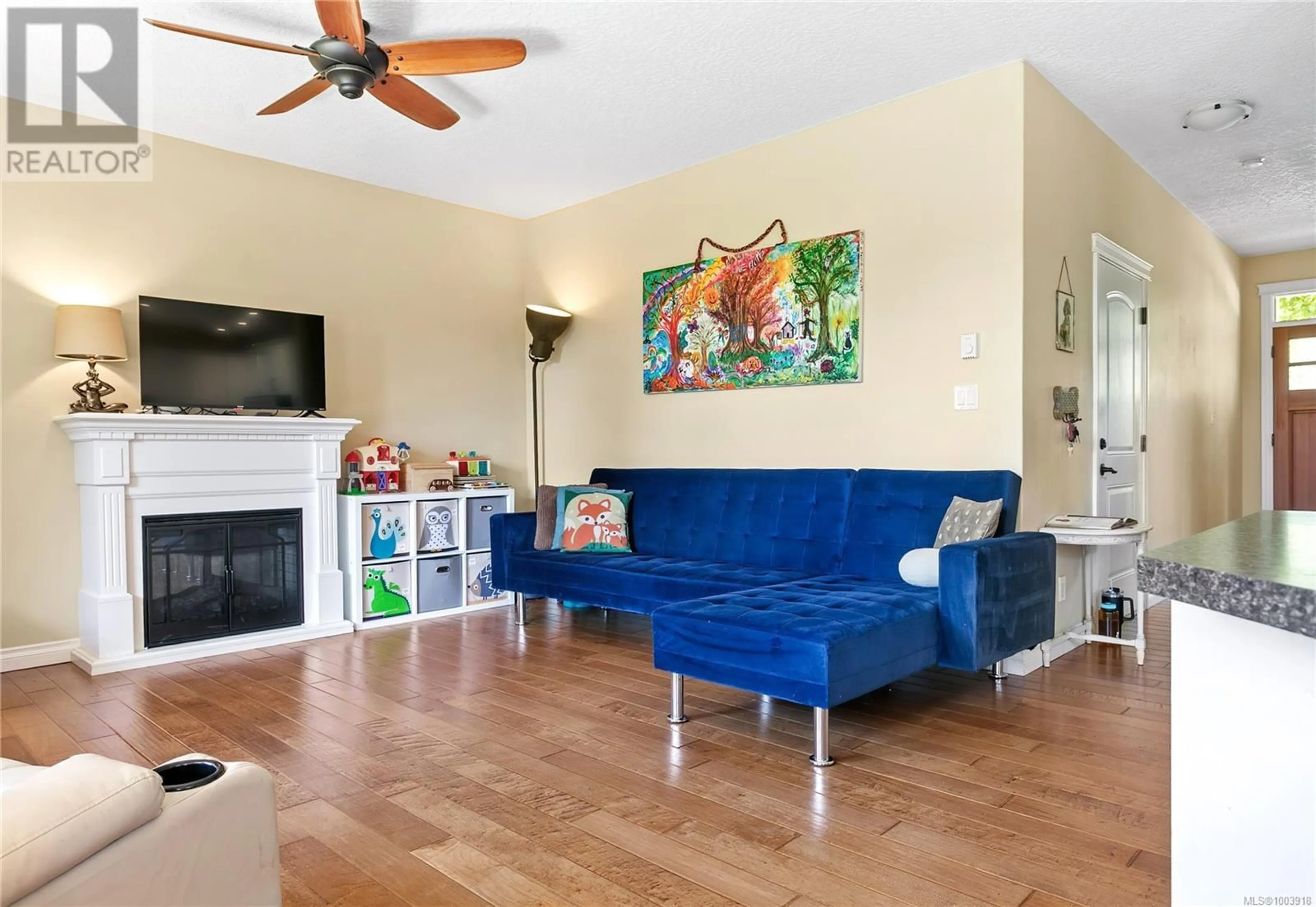 Living room with furniture, wood/laminate floor for 105 - 6591 ARRANWOOD DRIVE, Sooke British Columbia V9Z0W4