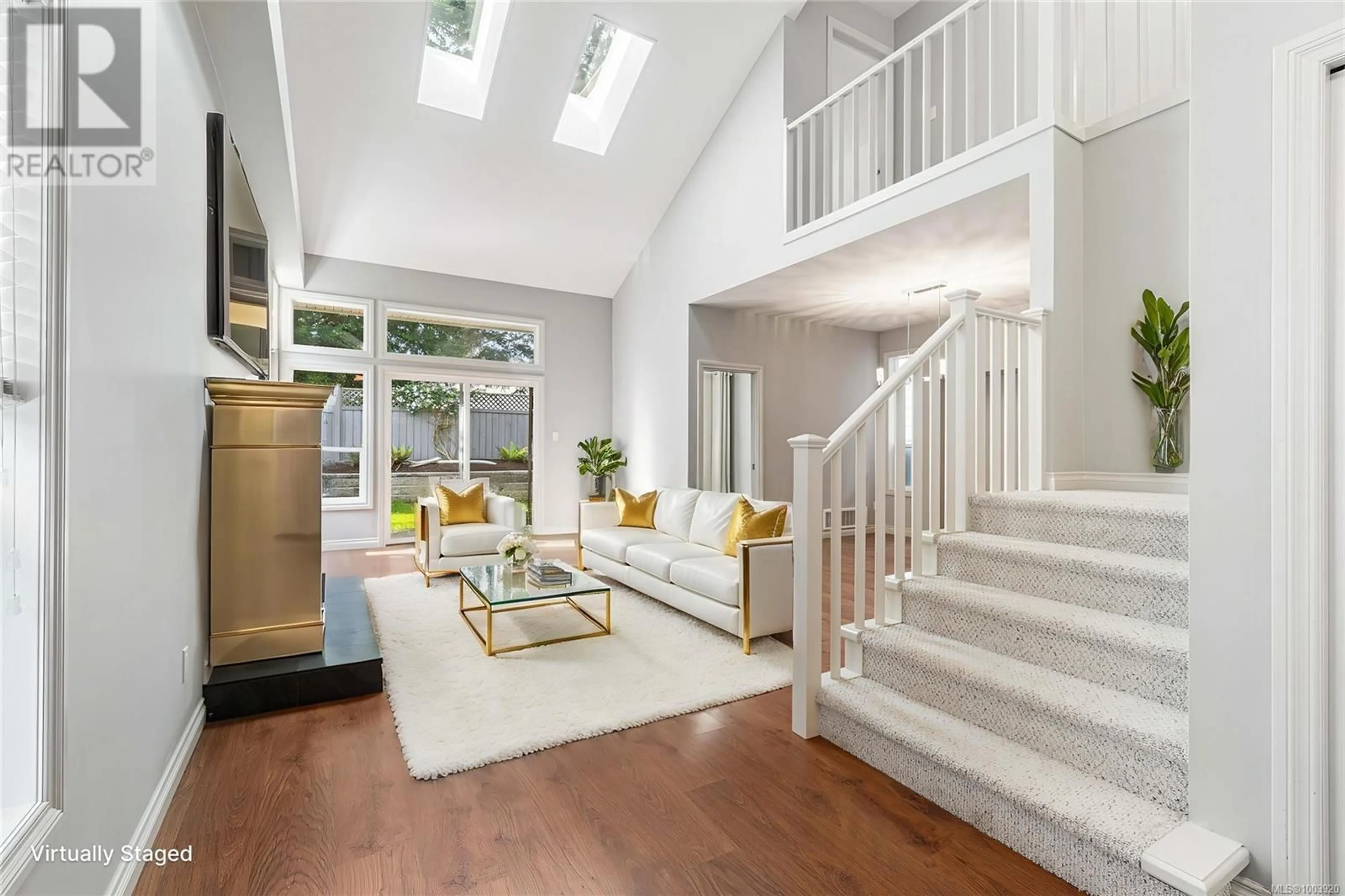 Indoor foyer for 6195 KENNING PLACE, Nanaimo British Columbia V9T6R5