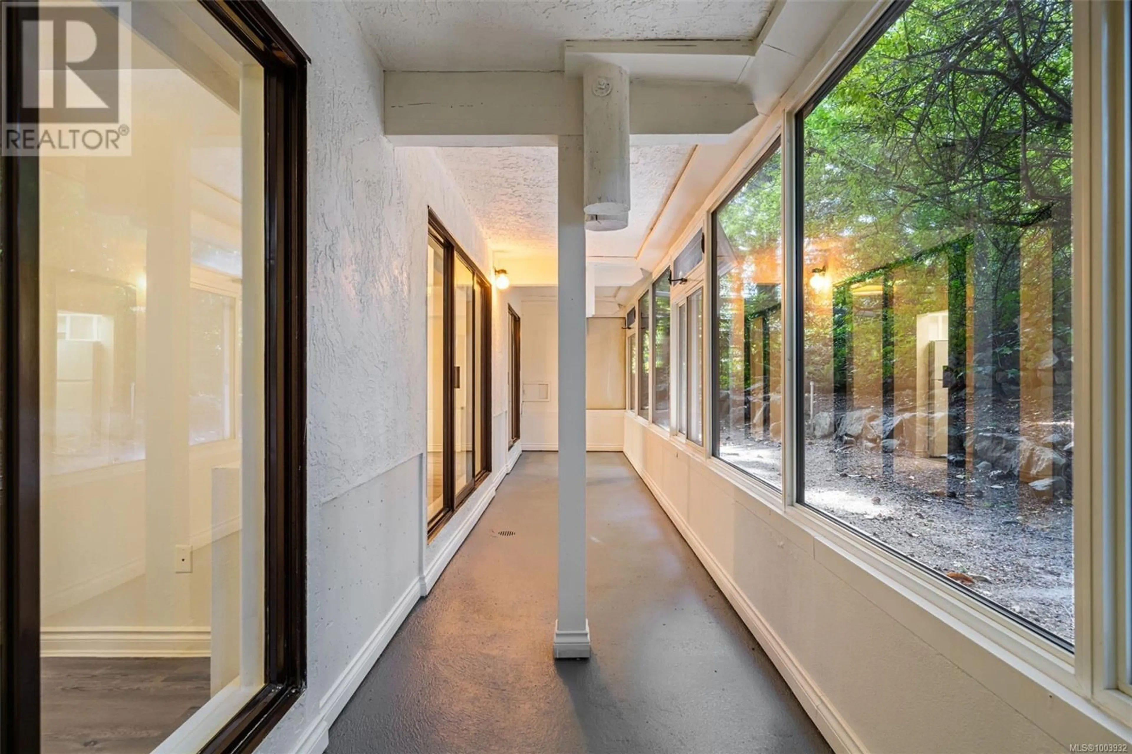 Indoor foyer for 117 - 1005 MCKENZIE AVENUE, Saanich British Columbia V8X4A9