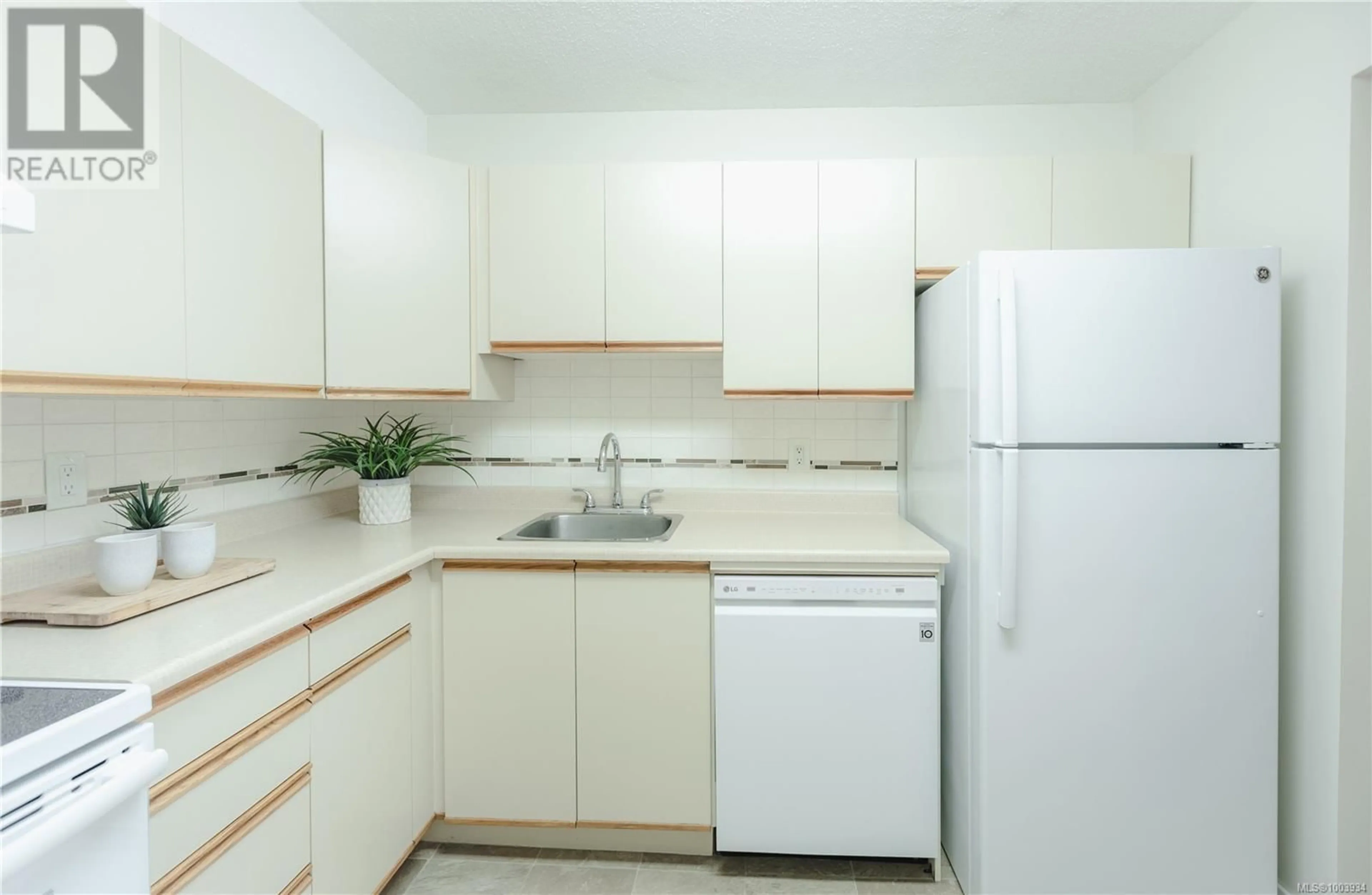 Standard kitchen, unknown for 410 - 6715 DOVER ROAD, Nanaimo British Columbia V9V1L9