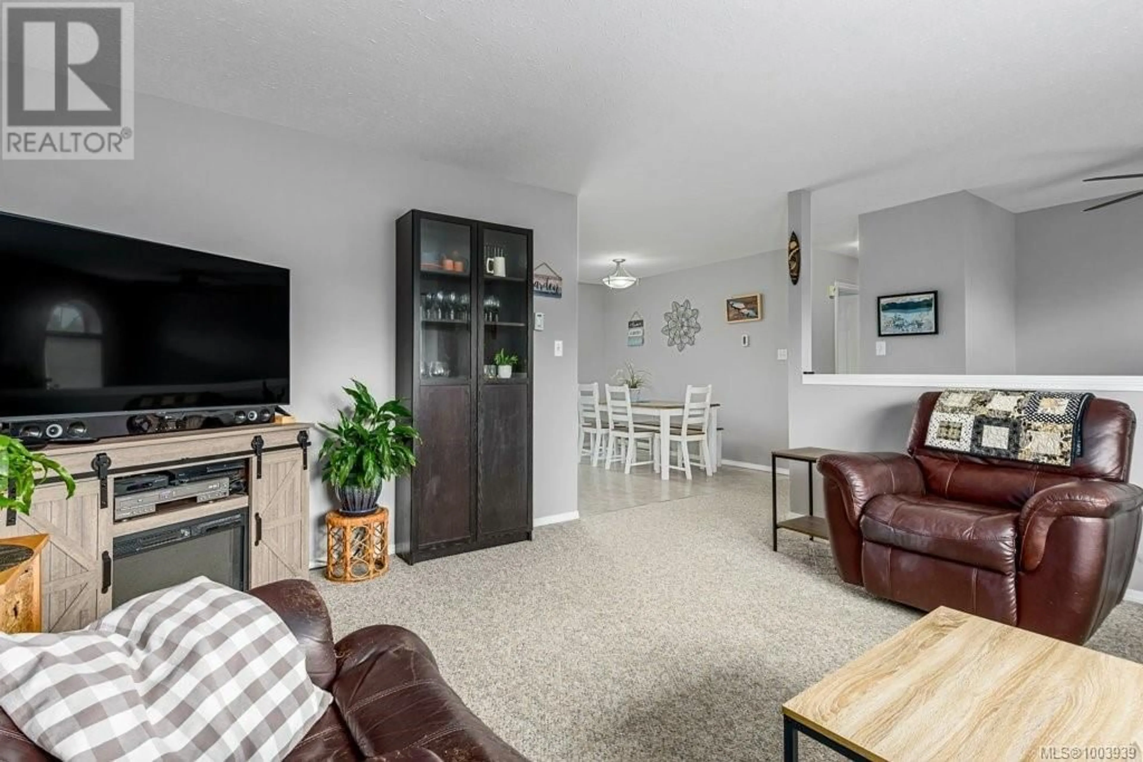Living room with furniture, unknown for 1406 DOGWOOD AVENUE, Comox British Columbia V9M2Z5