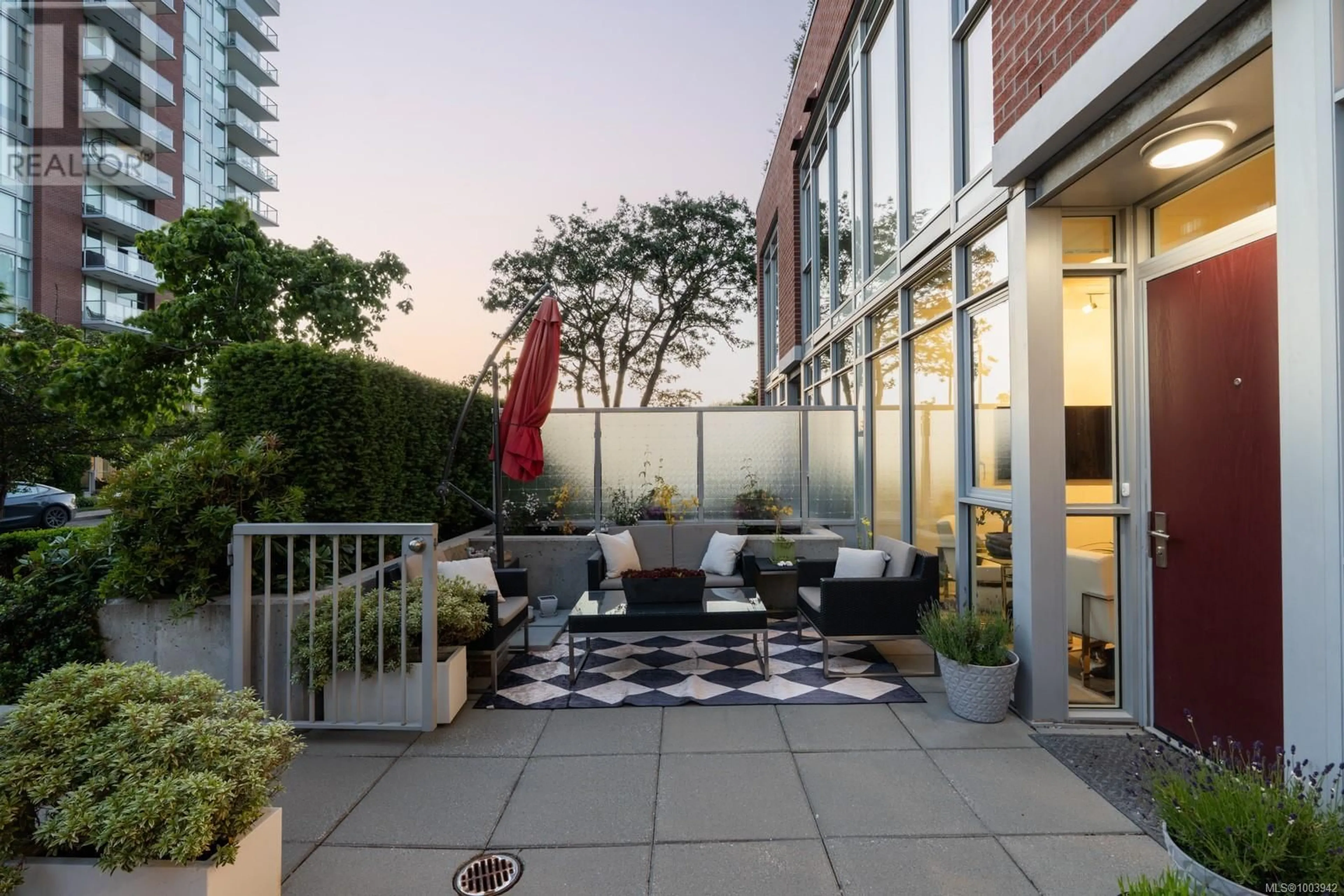 Patio, street for 102 - 83 SAGHALIE ROAD, Victoria British Columbia V9A0E7