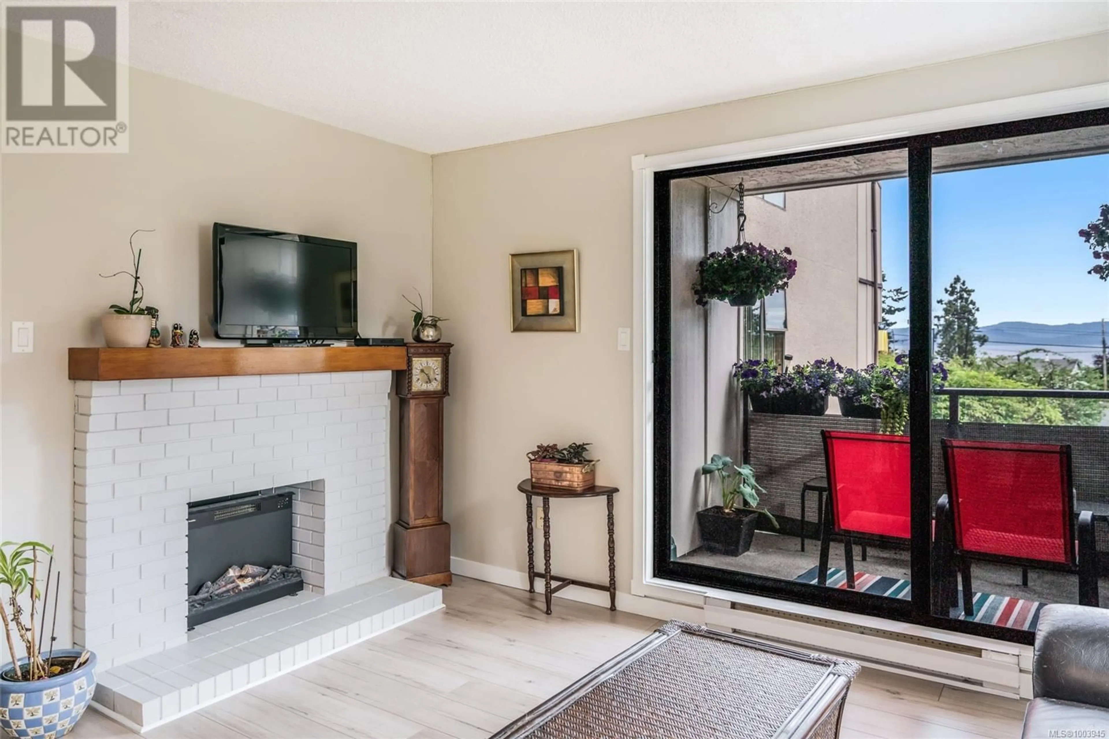 Living room with furniture, unknown for 201 - 309 MORISON AVENUE, Parksville British Columbia V9P1M6