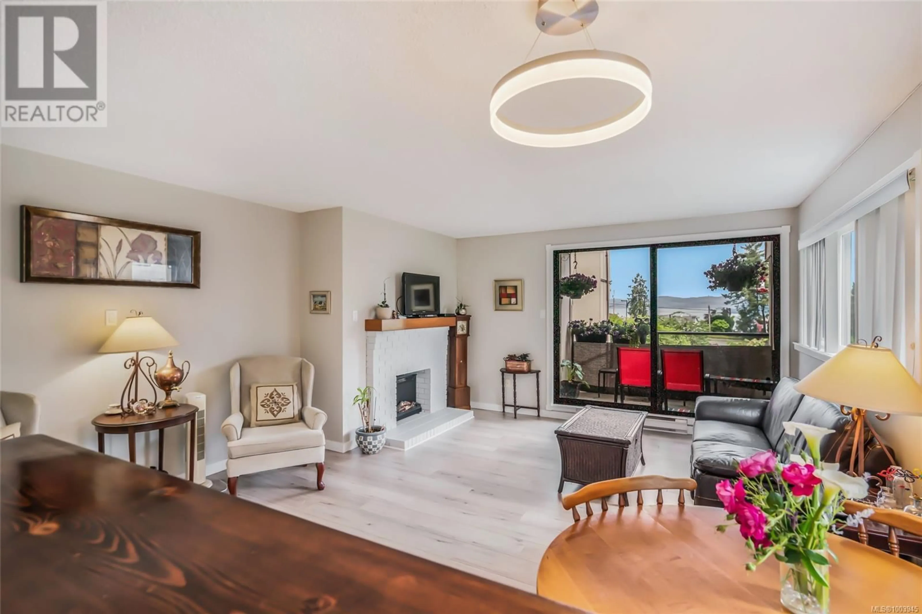 Living room with furniture, unknown for 201 - 309 MORISON AVENUE, Parksville British Columbia V9P1M6