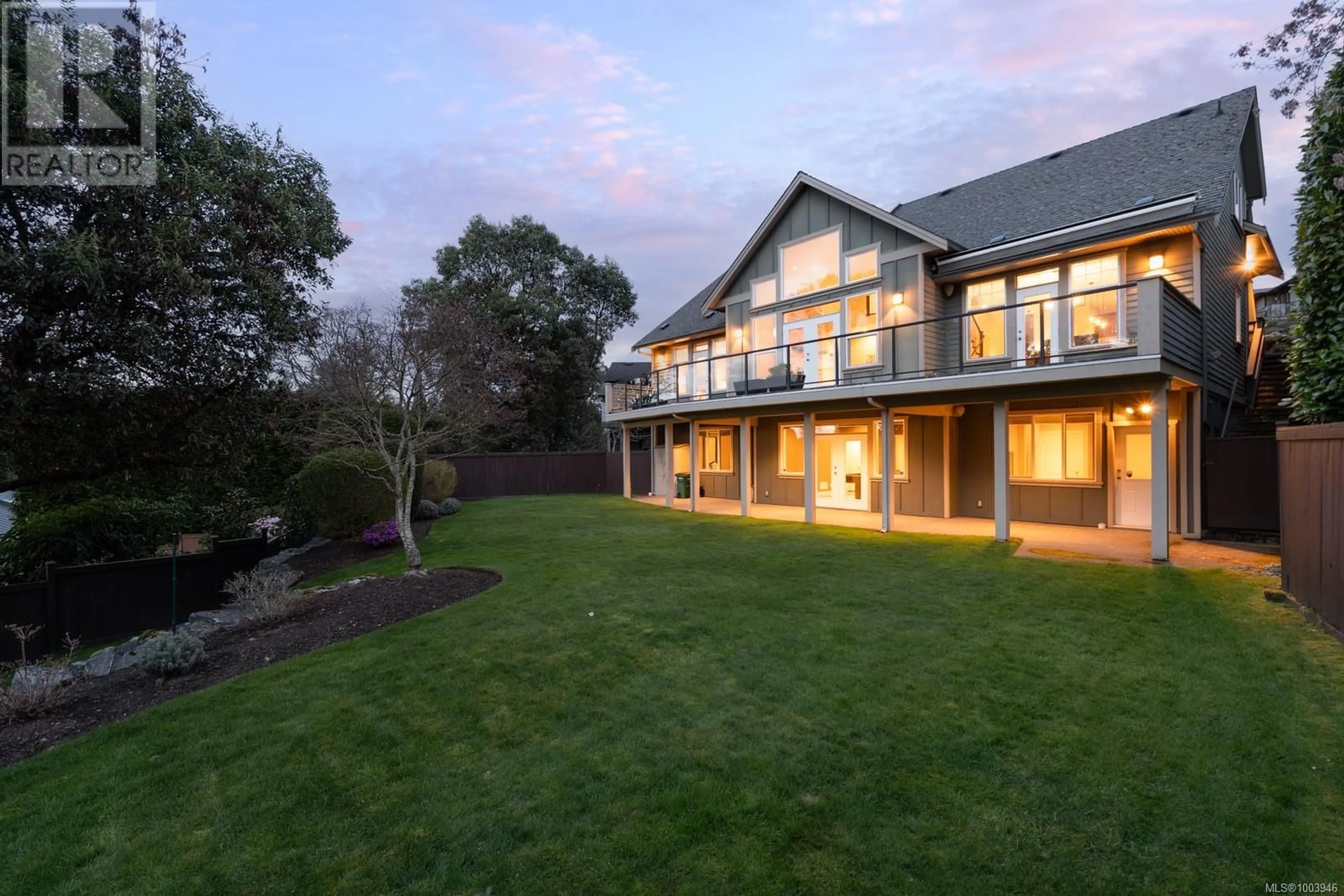 A pic from outside/outdoor area/front of a property/back of a property/a pic from drone, unknown for 724 BOSSI PLACE, Saanich British Columbia V8Y0A1