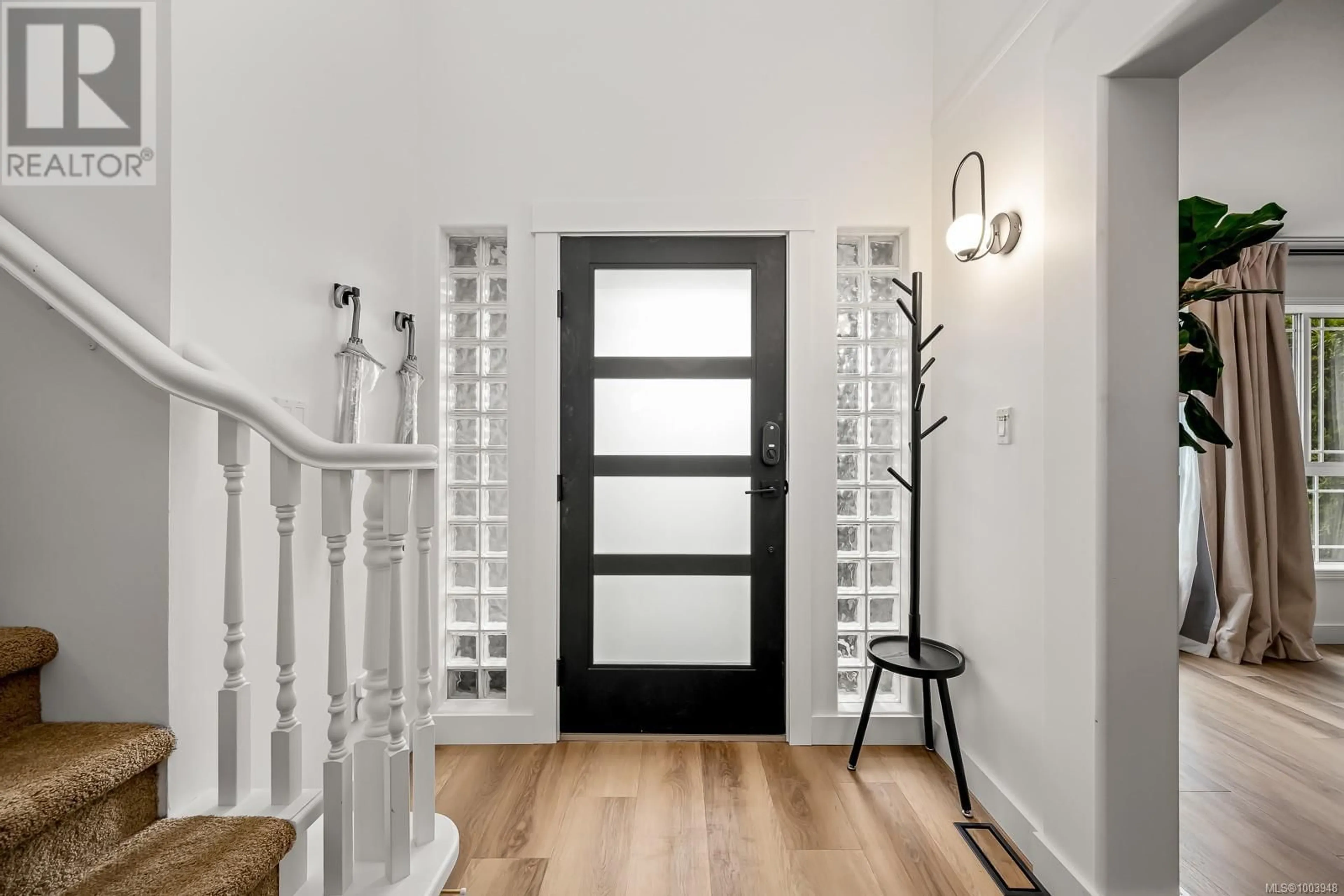 Indoor entryway for 931 CROWN ISLE DRIVE, Courtenay British Columbia V9N8R6