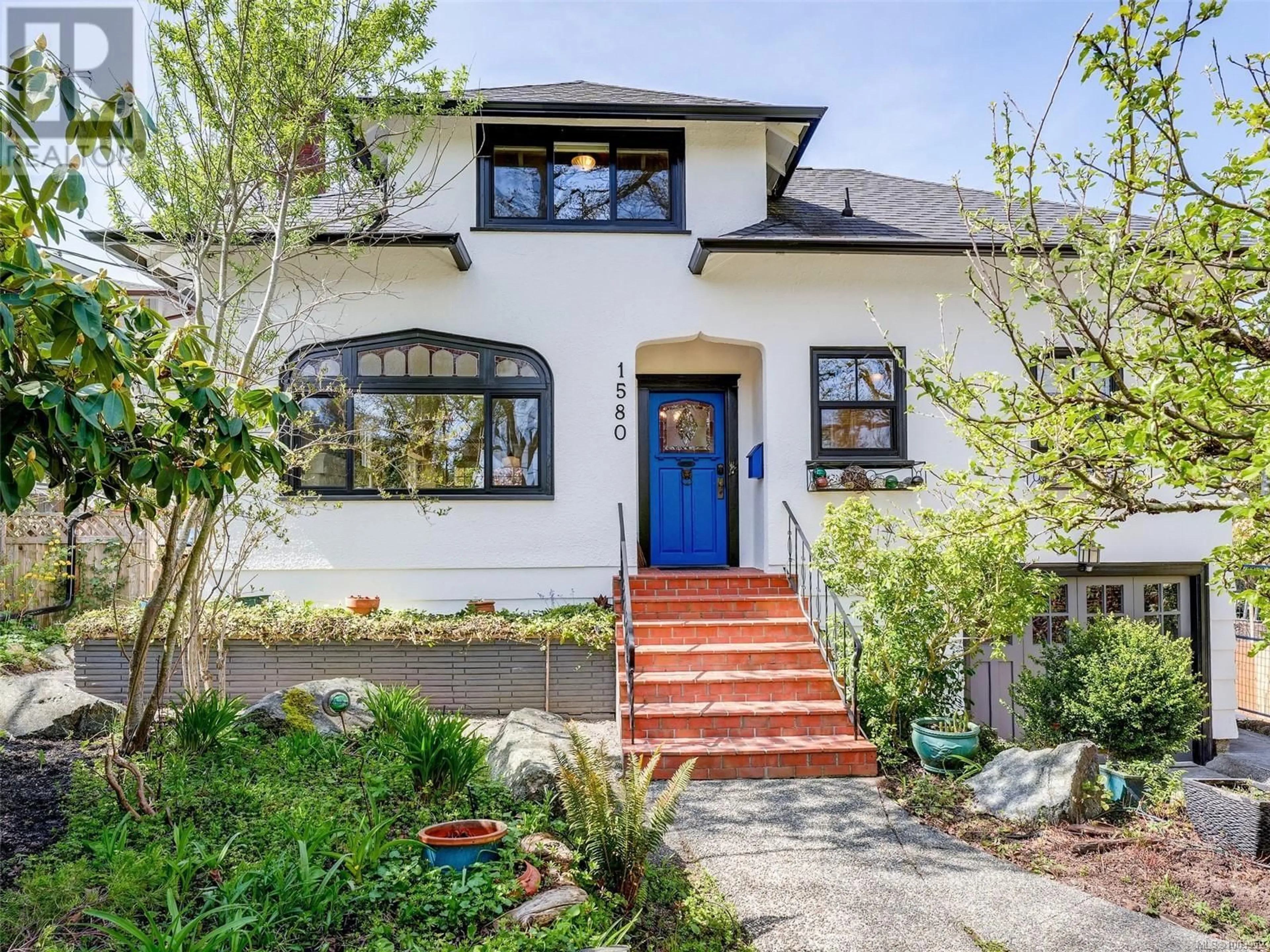 Home with brick exterior material, street for 1580 WILMOT PLACE, Oak Bay British Columbia V8R5S3