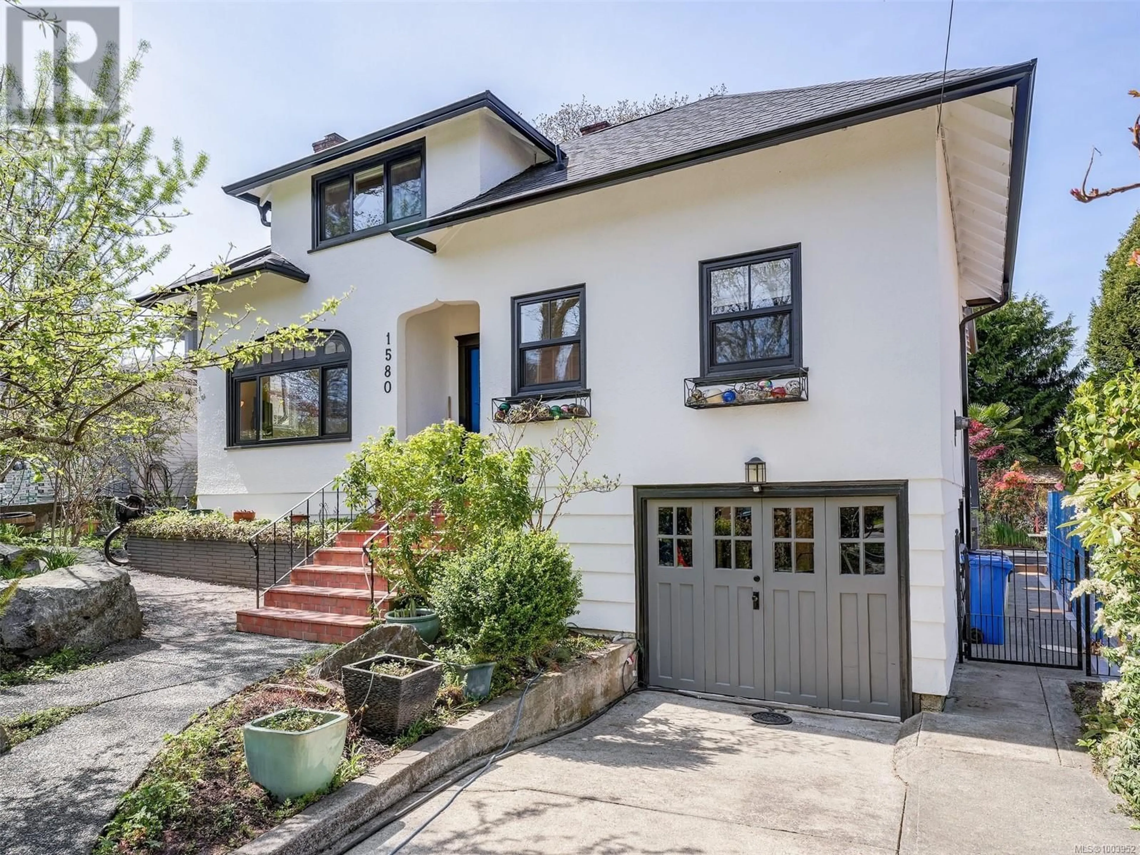 Home with brick exterior material, street for 1580 WILMOT PLACE, Oak Bay British Columbia V8R5S3