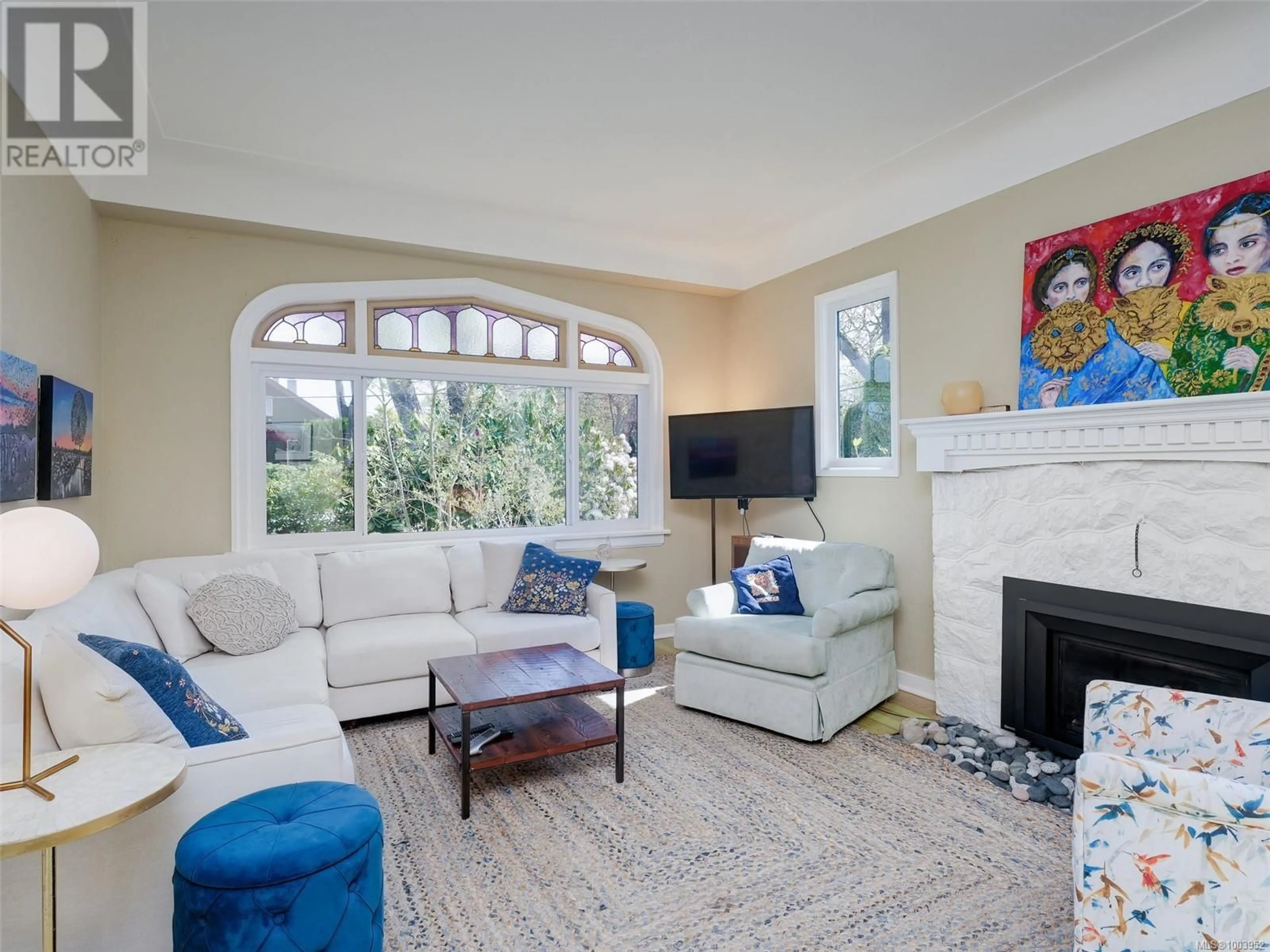 Living room with furniture, unknown for 1580 WILMOT PLACE, Oak Bay British Columbia V8R5S3