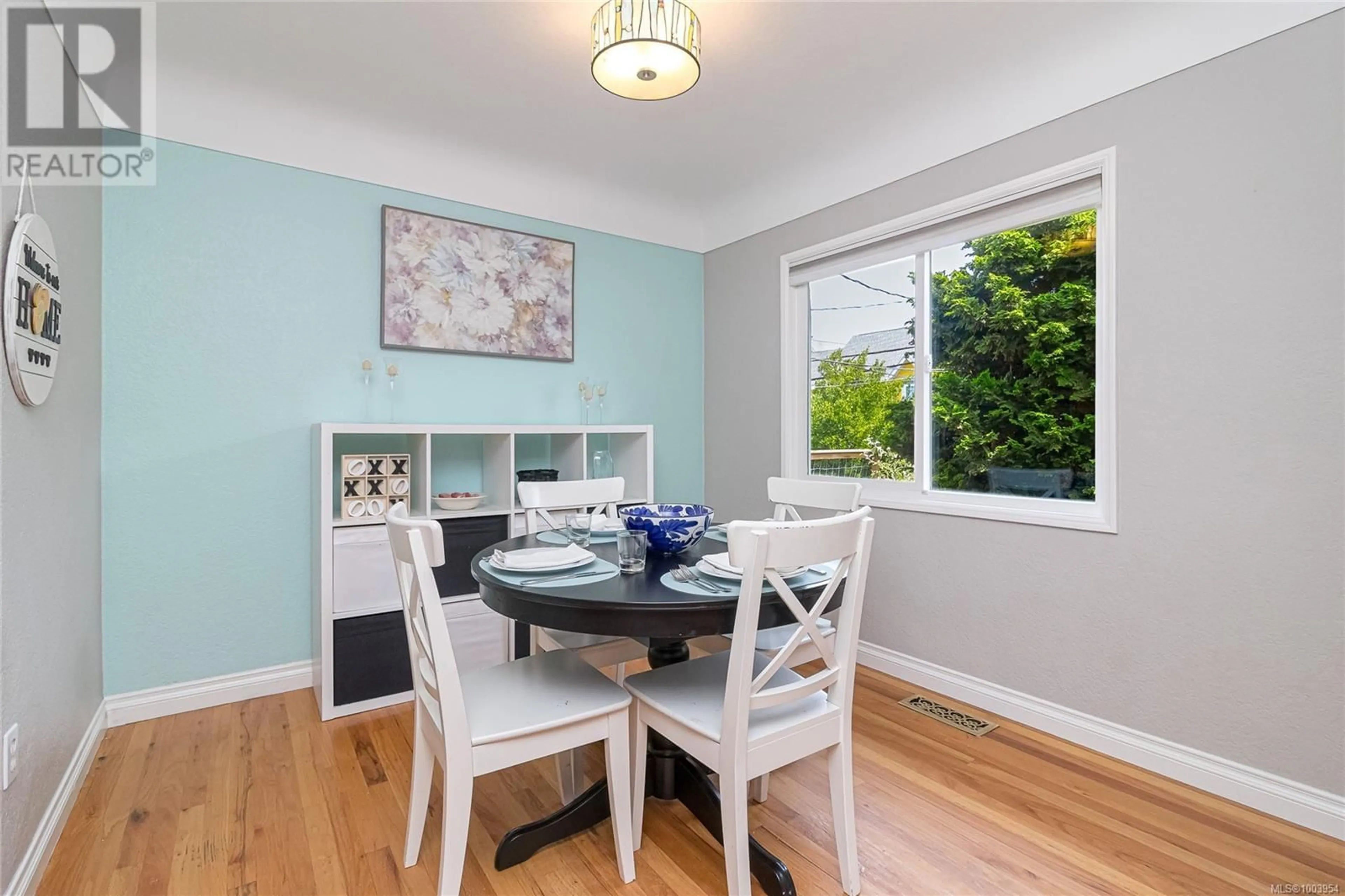 Dining room, wood/laminate floor for 2810 ADMIRALS ROAD, Saanich British Columbia V9A2R3