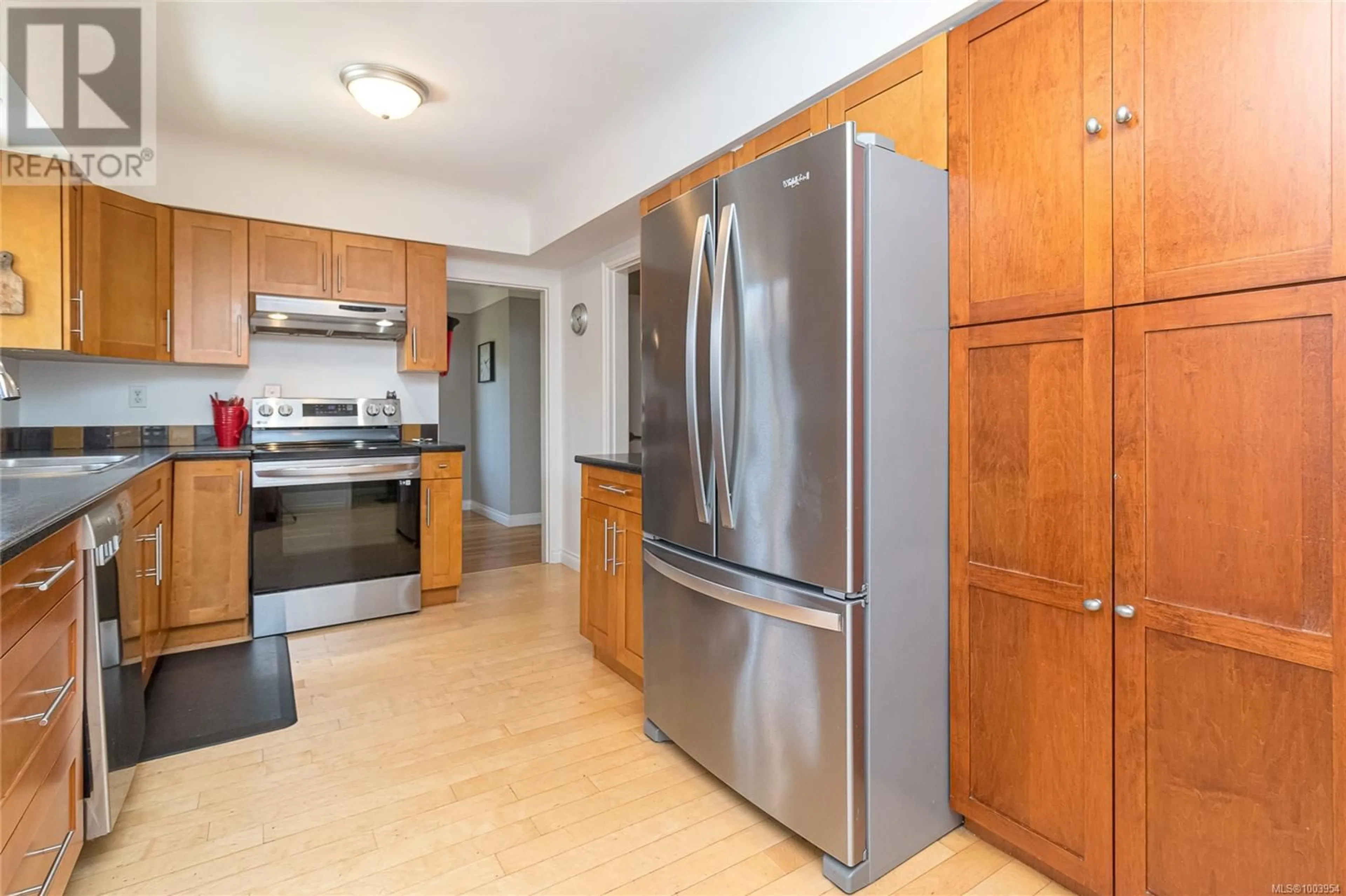 Standard kitchen, unknown for 2810 ADMIRALS ROAD, Saanich British Columbia V9A2R3