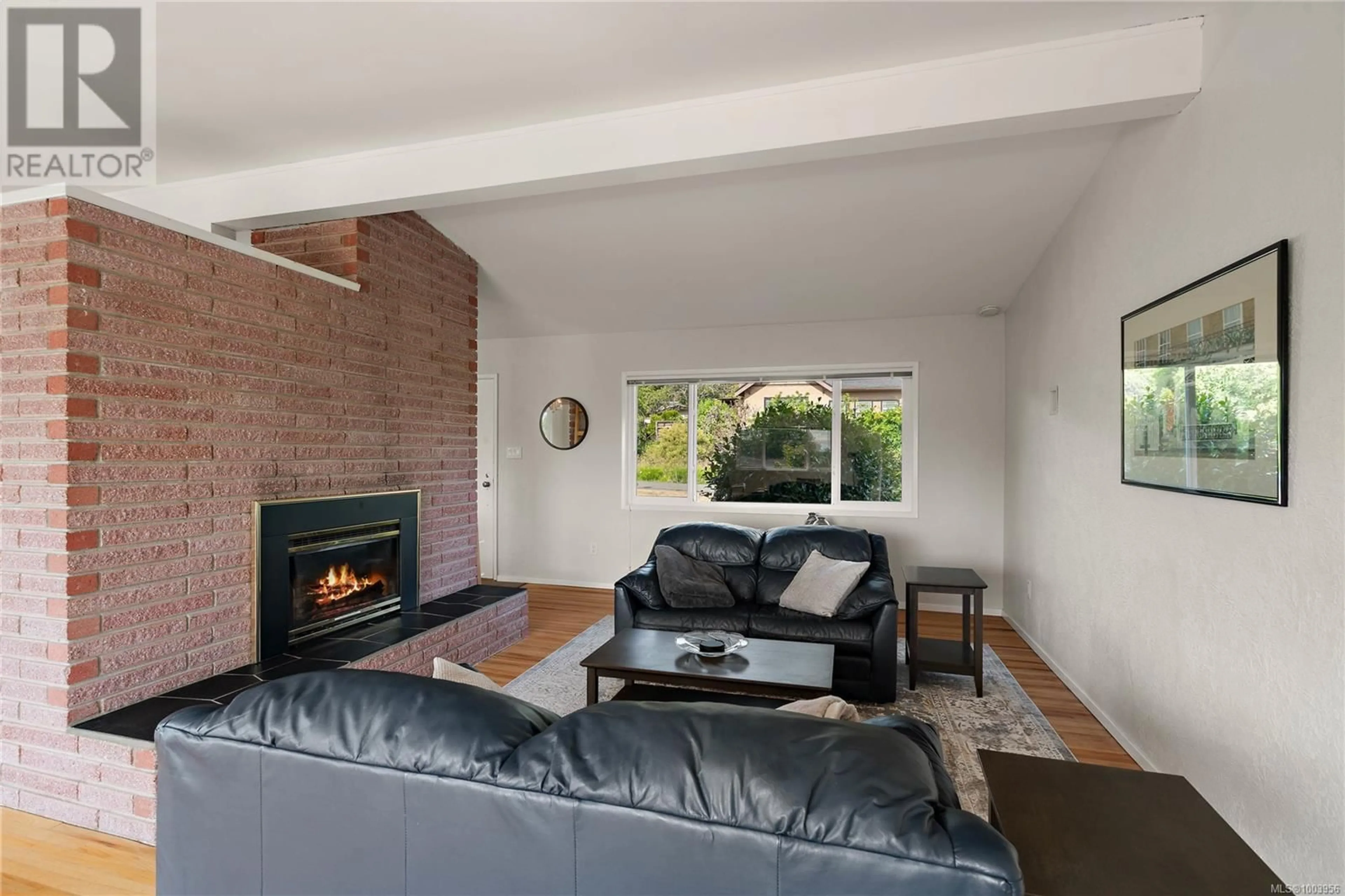 Living room with furniture, unknown for 8925 MARSHALL ROAD, North Saanich British Columbia V8L1J4