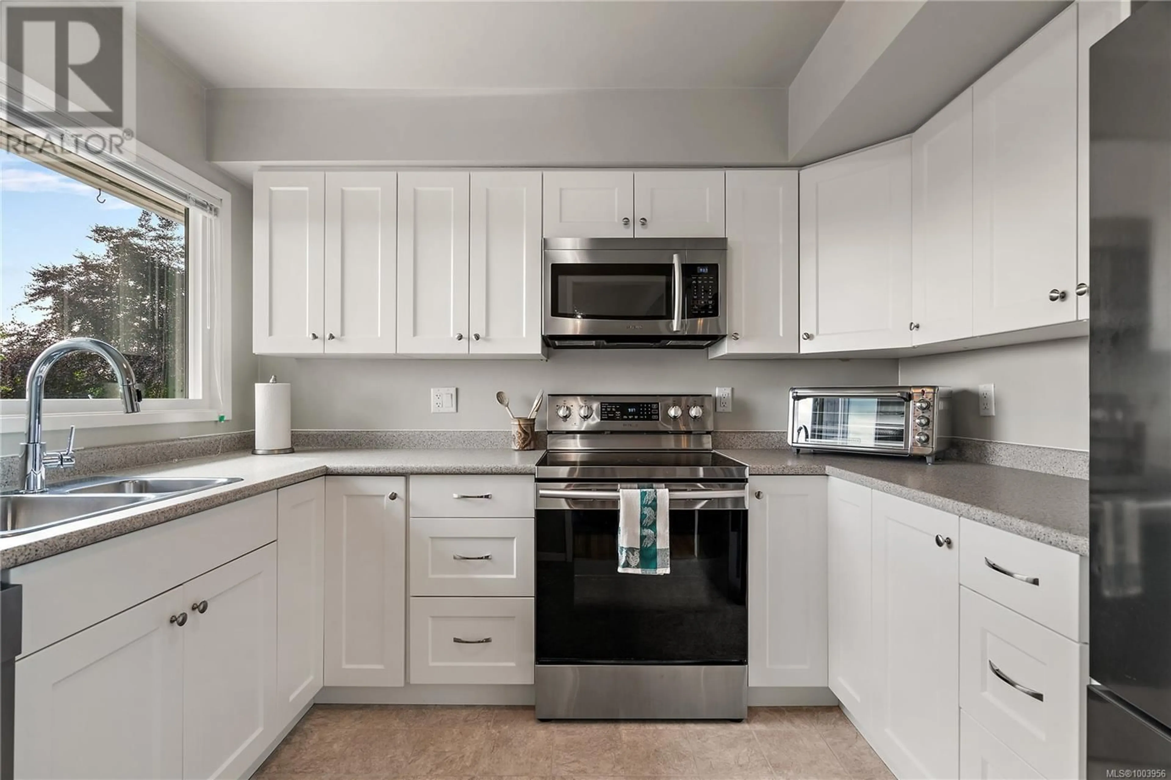 Standard kitchen, ceramic/tile floor for 8925 MARSHALL ROAD, North Saanich British Columbia V8L1J4