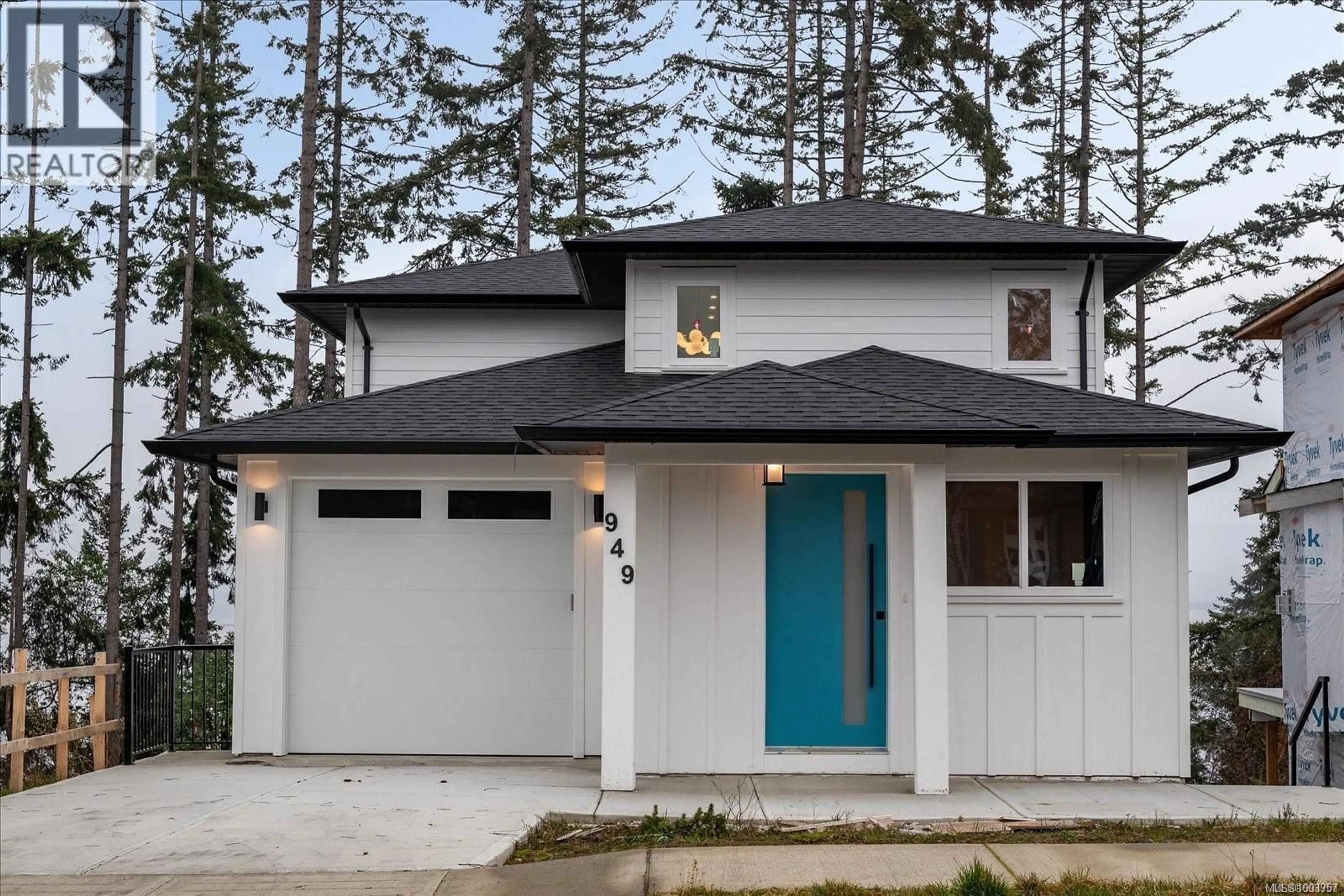 Home with vinyl exterior material, street for 949 HARBOUR VIEW STREET, Nanaimo British Columbia V9R0K5