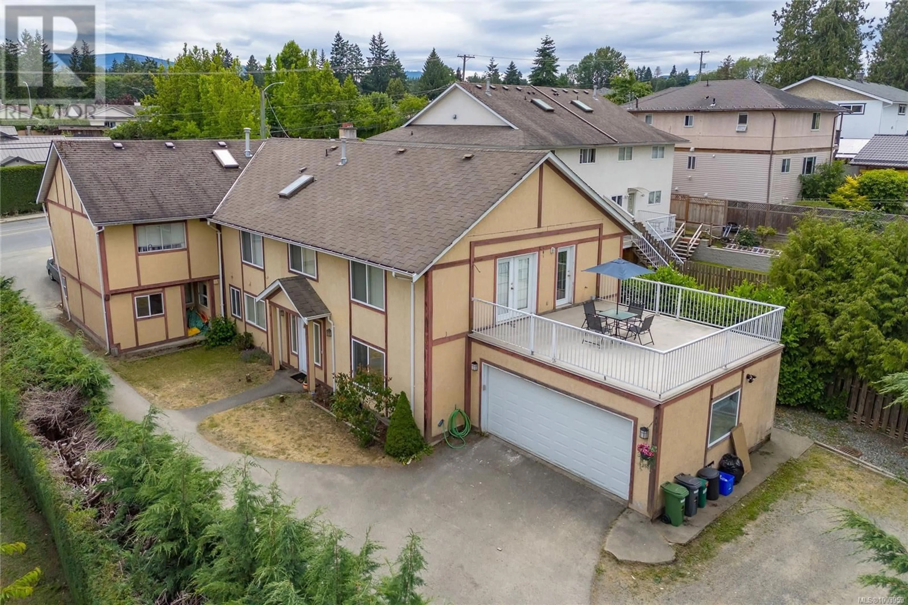 A pic from outside/outdoor area/front of a property/back of a property/a pic from drone, street for 3139 SHERMAN ROAD, Duncan British Columbia V9L4B3